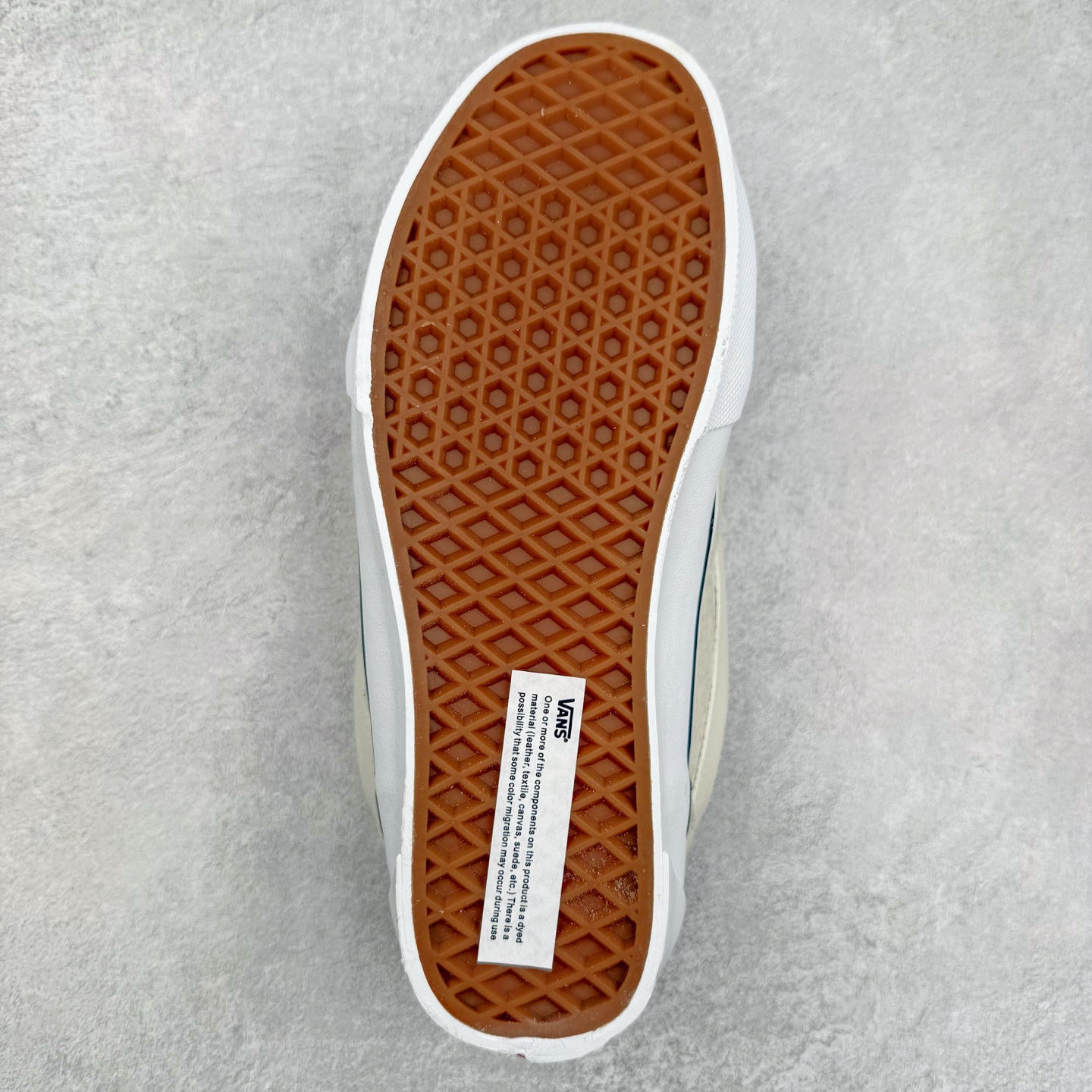 图片[9]-Vans Knu Skool VLT 白黑 官方新款 复古休闲胖胖面包鞋 肥胖版大LOGO原版全皮猪八面料 货号：VN0007QDQJM 尺码：35 36 36.5 37 38 38.5 39 40 40.5 41 42 42.5 43 44 工艺：硫化1：1（重量1：1、真标、原钢印、材质标、鞋型标、合格证）-选品中心