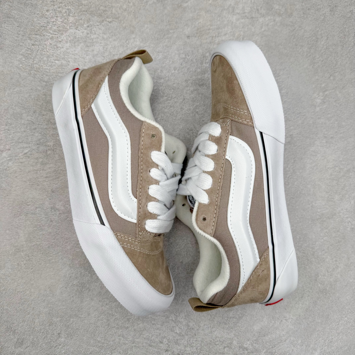 图片[3]-Vans Knu Skool 卡其灰 肥胖版立体大Logo 加厚鞋舌 低帮复古休闲硫化面包鞋 尺码：35 36 36.5 37 38 38.5 39 40 40.5 41 42 42.5 43 44 45 工艺：硫化1：1（重量1：1、真标、原钢印、材质标、鞋型标、合格证）-选品中心