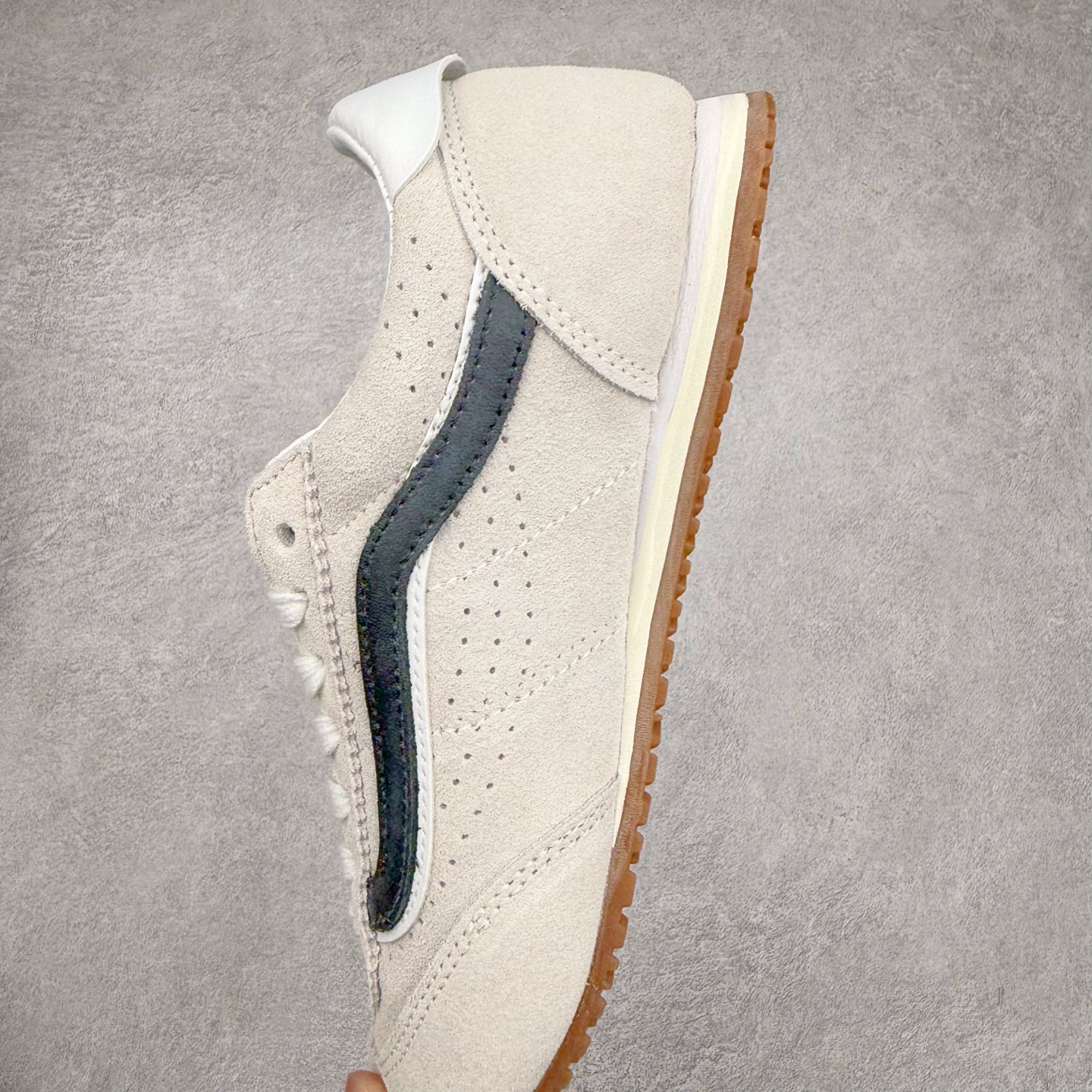 图片[7]-Vans Super Low Pro 米白蓝 官方新款 复古薄底德训鞋系列 以经典Vans Serio为灵感，氛围感樱花粉，与春日街头适配度拉满，一脚踩进浅浅春色。华夫大底搭上 EVA 泡棉科技，脚感舒适怎么Live都生动，轻盈出门！ 货号：VN000D83O3N 尺码：35 36 36.5 37 38 38.5 39 40-选品中心