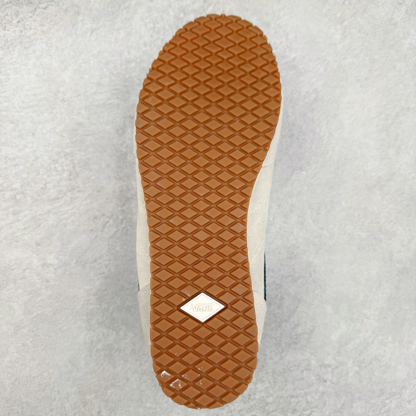 图片[9]-Vans Super Low Pro 米白蓝 官方新款 复古薄底德训鞋系列 以经典Vans Serio为灵感，氛围感樱花粉，与春日街头适配度拉满，一脚踩进浅浅春色。华夫大底搭上 EVA 泡棉科技，脚感舒适怎么Live都生动，轻盈出门！ 货号：VN000D83O3N 尺码：35 36 36.5 37 38 38.5 39 40-选品中心