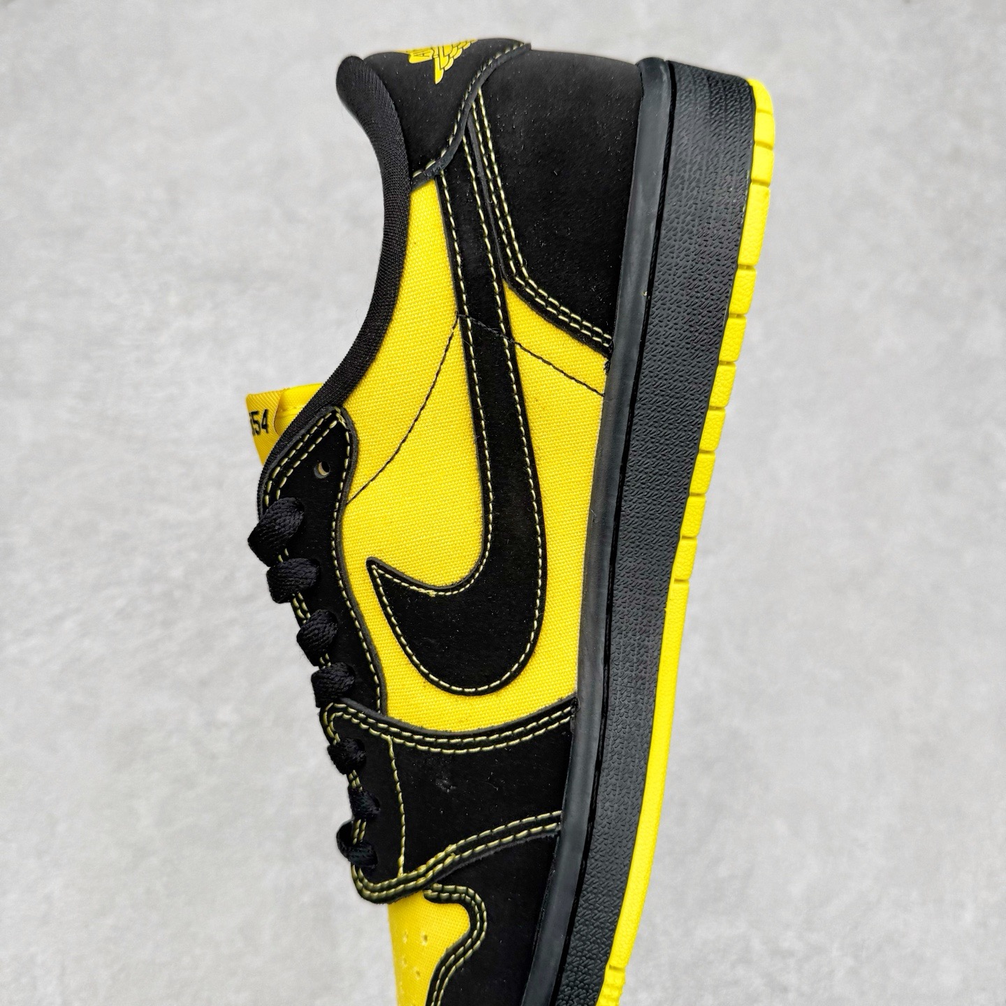 图片[7]-＃K版 Air Jordan AJ1 Low 低帮 街球黑黄 IB8836-007 全新流水线出品 DT版本唯一平替选择 市场第二梯队最强版 全部原鞋开发 原楦原纸板开发 全鞋电脑针车 原厂内置全掌气垫 原盒内在原标 唯一Zp原版鞋带绑法 免检产品 全新2022版型 全头层皮料 完美零毛边处理 原厂配置全掌气垫 价格定位良心 几十个配色陆续出货 实拍调校N版已经零色差零失真 百分百还原实物色彩所见即所得 不存在货不对板色差等低级问题 选购参考实物拍摄 不混卖不参货 只用心做好货严格选品 承诺混一赔十 尺码：36 36.5 37.5 38 38.5 39 40 40.5 41 42 42.5 43 44 44.5 45-选品中心