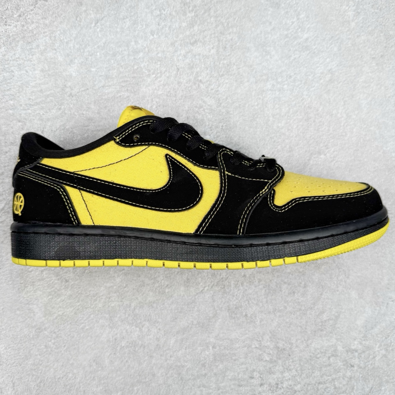 ＃K版 Air Jordan AJ1 Low 低帮 街球黑黄 IB8836-007 全新流水线出品 DT版本唯一平替选择 市场第二梯队最强版 全部原鞋开发 原楦原纸板开发 全鞋电脑针车 原厂内置全掌气垫 原盒内在原标 唯一Zp原版鞋带绑法 免检产品 全新2022版型 全头层皮料 完美零毛边处理 原厂配置全掌气垫 价格定位良心 几十个配色陆续出货 实拍调校N版已经零色差零失真 百分百还原实物色彩所见即所得 不存在货不对板色差等低级问题 选购参考实物拍摄 不混卖不参货 只用心做好货严格选品 承诺混一赔十 尺码：36 36.5 37.5 38 38.5 39 40 40.5 41 42 42.5 43 44 44.5 45-选品中心