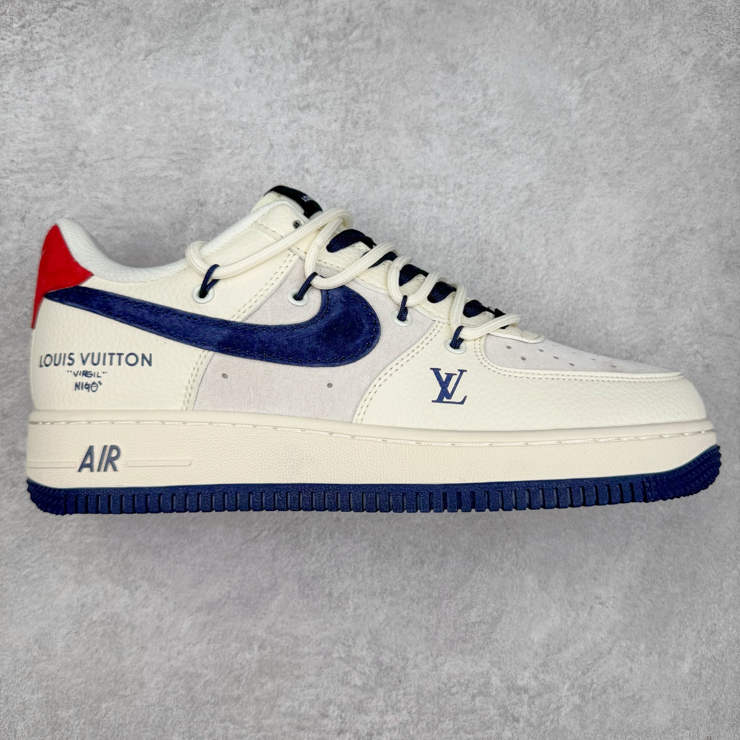 NK Air Force 1´07 Low 空军一号低帮百搭休闲运动板鞋 DM6868-083 柔软、弹性十足的缓震性能和出色的中底设计 横跨复古与现代的外型结合 造就出风靡全球 三十多年的Force 1 直到今天还深受青睐 实拍调校N版已经零色差零失真 百分百还原实物色彩所见即所得 不存在货不对板色差等低级问题 选购参考实物拍摄 不混卖不参货 只用心做好货严格选品 承诺混一赔十 尺码：36 36.5 37.5 38 38.5 39 40 40.5 41 42 42.5 43 44 44.5 45-选品中心