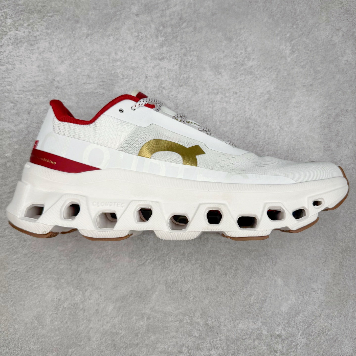 On Cloudmonster 2 昂跑减震生活休闲鞋 此运动品牌 开创于2010年 缓震着陆、强效回弹、轻柔质感的设计构思始终是ON研制关键 与此同时基于“为全球提供革新性的跑步感受”信念 陆续推出了多款跑鞋及其以专业运动人体跑步工程学为设计关键的功能性跑步服饰设备 让跑者不费力气地畅快畅跑 尺码：36 36.5 37.5 38 38.5 39 40 40.5 41 42 42.5 43 44 44.5 45-选品中心