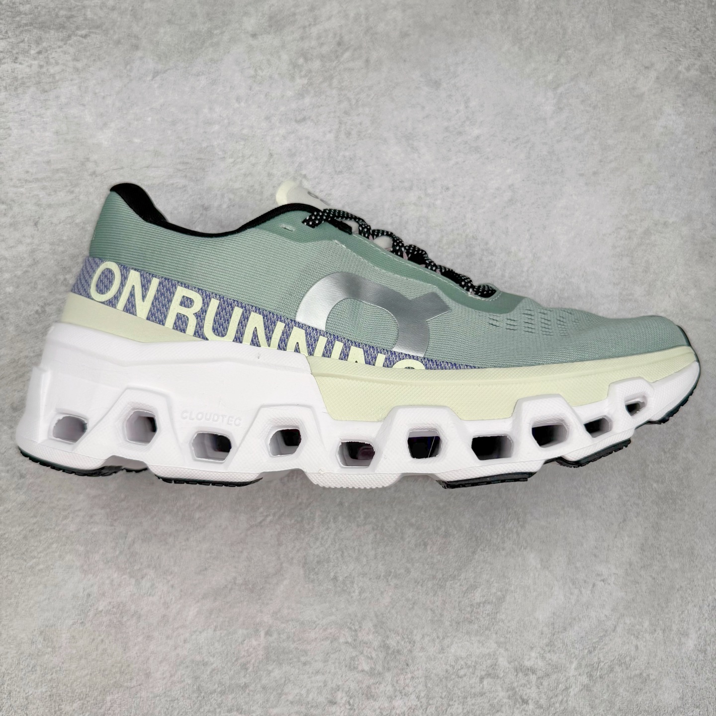 On Cloudmonster 2 昂跑减震生活休闲鞋 此运动品牌 开创于2010年 缓震着陆、强效回弹、轻柔质感的设计构思始终是ON研制关键 与此同时基于“为全球提供革新性的跑步感受”信念 陆续推出了多款跑鞋及其以专业运动人体跑步工程学为设计关键的功能性跑步服饰设备 让跑者不费力气地畅快畅跑 尺码：36 36.5 37.5 38 38.5 39 40 40.5 41 42 42.5 43 44 44.5 45-选品中心