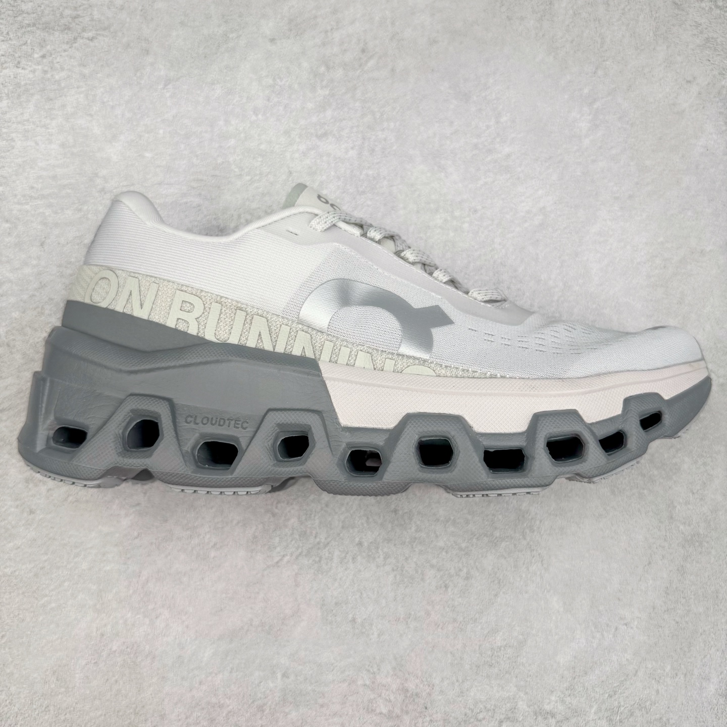 图片[5]-On Cloudmonster 2 昂跑减震生活休闲鞋 此运动品牌 开创于2010年 缓震着陆、强效回弹、轻柔质感的设计构思始终是ON研制关键 与此同时基于“为全球提供革新性的跑步感受”信念 陆续推出了多款跑鞋及其以专业运动人体跑步工程学为设计关键的功能性跑步服饰设备 让跑者不费力气地畅快畅跑 尺码：36 36.5 37.5 38 38.5 39 40 40.5 41 42 42.5 43 44 44.5 45-选品中心