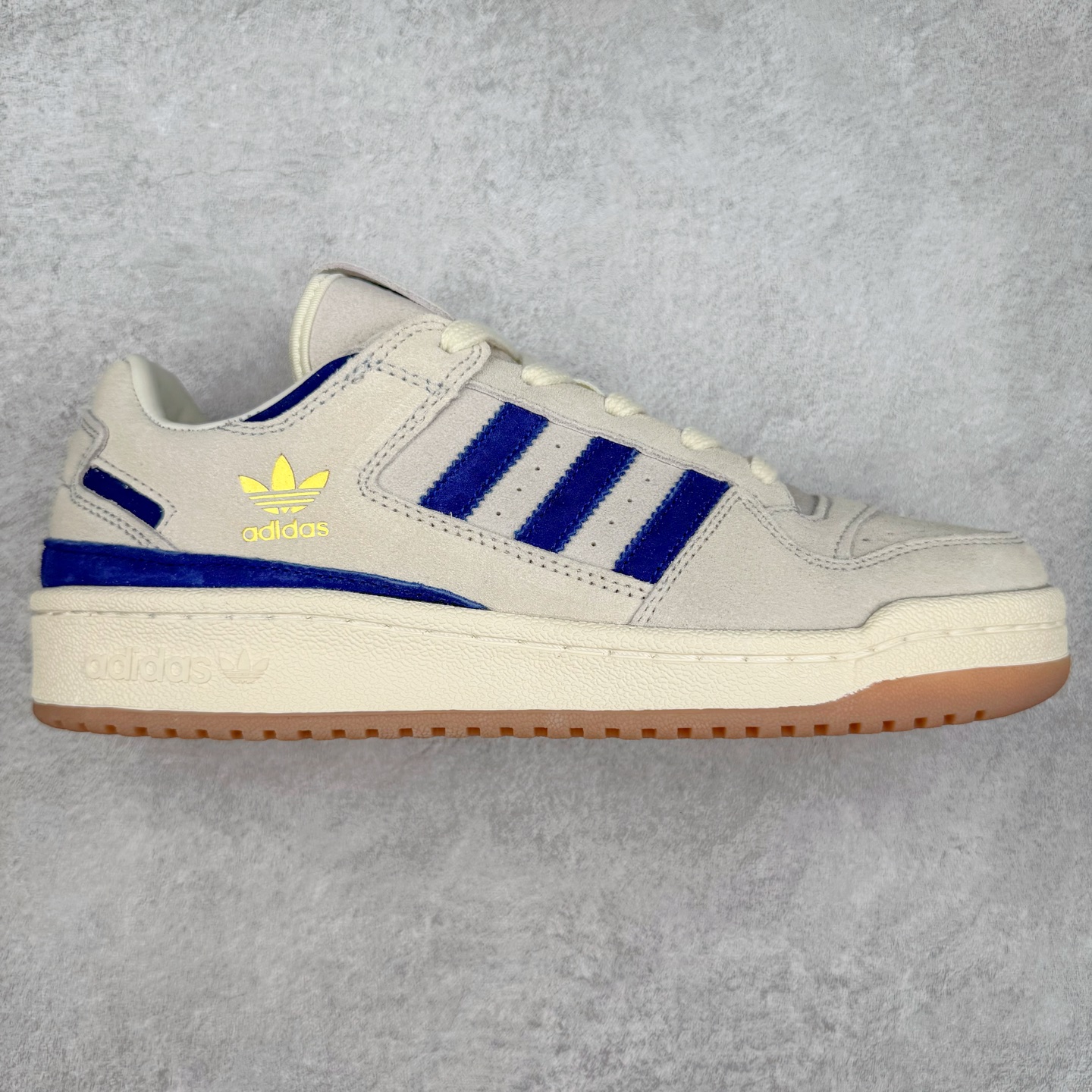 AD Forum 84 Low OG 低帮百搭潮流休闲运动板鞋 IF9681 以复古篮球鞋的外形为基础 采用皮革拼接 简约百搭 更加贴合舒适 中底内侧网格造型起到点睛之笔 外底橡胶 更显复古 尺码：36 36.5 37.5 38 38.5 39 40 40.5 41 42 42.5 43 44 44.5 45-选品中心