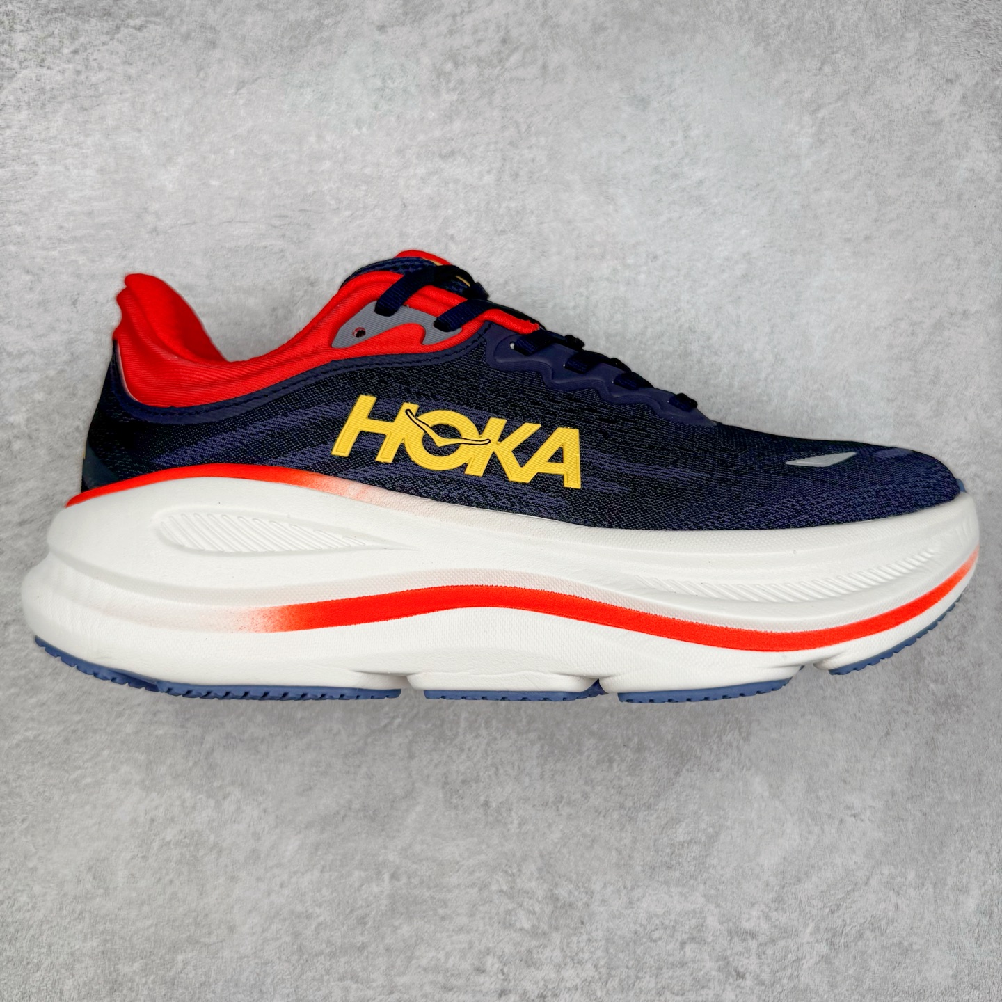 HOKA ONE ONE Bondi 9 WIDE 邦迪九代舒适防滑耐磨低帮休闲跑步鞋 HOKA ONE ONE是来自美国的跑步鞋知名品牌，创立于2009年，始终致力于为所有跑者提供更新、更好的跑步装备。相比常规跑鞋，HOKA ONE ONE特别研发使用性能独特的几何形跑鞋中底，此种鞋底更厚、更高、回弹性也更好，除了卓越的缓冲性能，它还能內各种阶段的跑者带来更具动感、更加稳定的跑步体验。HOKAONE ONE从设计之初就清楚意识到，要保证跑者步幅的均匀一致，双脚自然而然的运动至关重要。尺码：36 36.5 37.5 38 38.5 39 40 40.5 41 42 42.5 43 44 44.5 45-选品中心