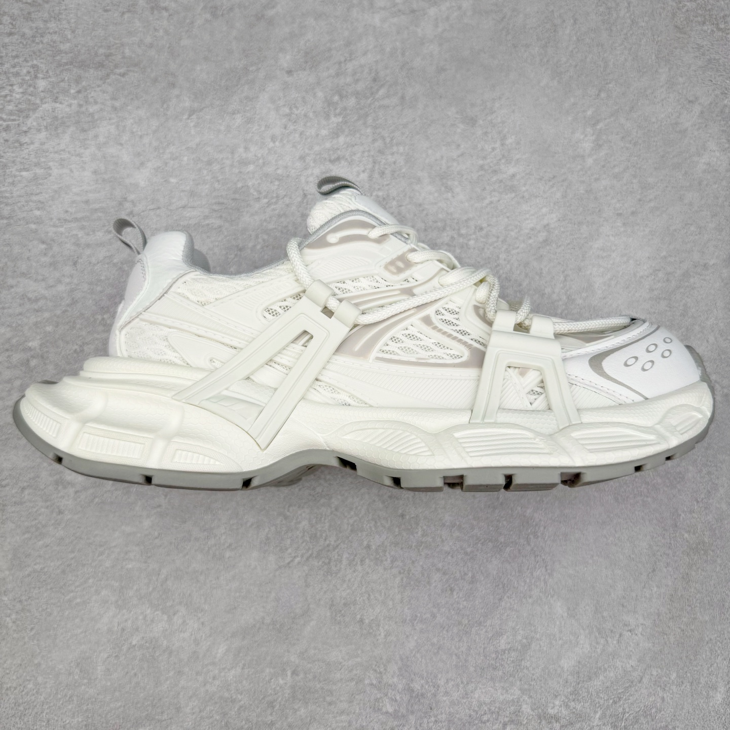 GG-CC Chunky Low 休闲时尚运动老爹鞋系列 广东大厂出品 完美细节 25ss春季新款 大长腿 时髦look轻松定格 不费力展现率性氛围 酷帅机能风不规则设计大底 GGcc灰色网布拼色造型设计 轻便舒适百搭 不管怎么搭都敲好看~ 尺码：35 36 37 38 39 40-选品中心