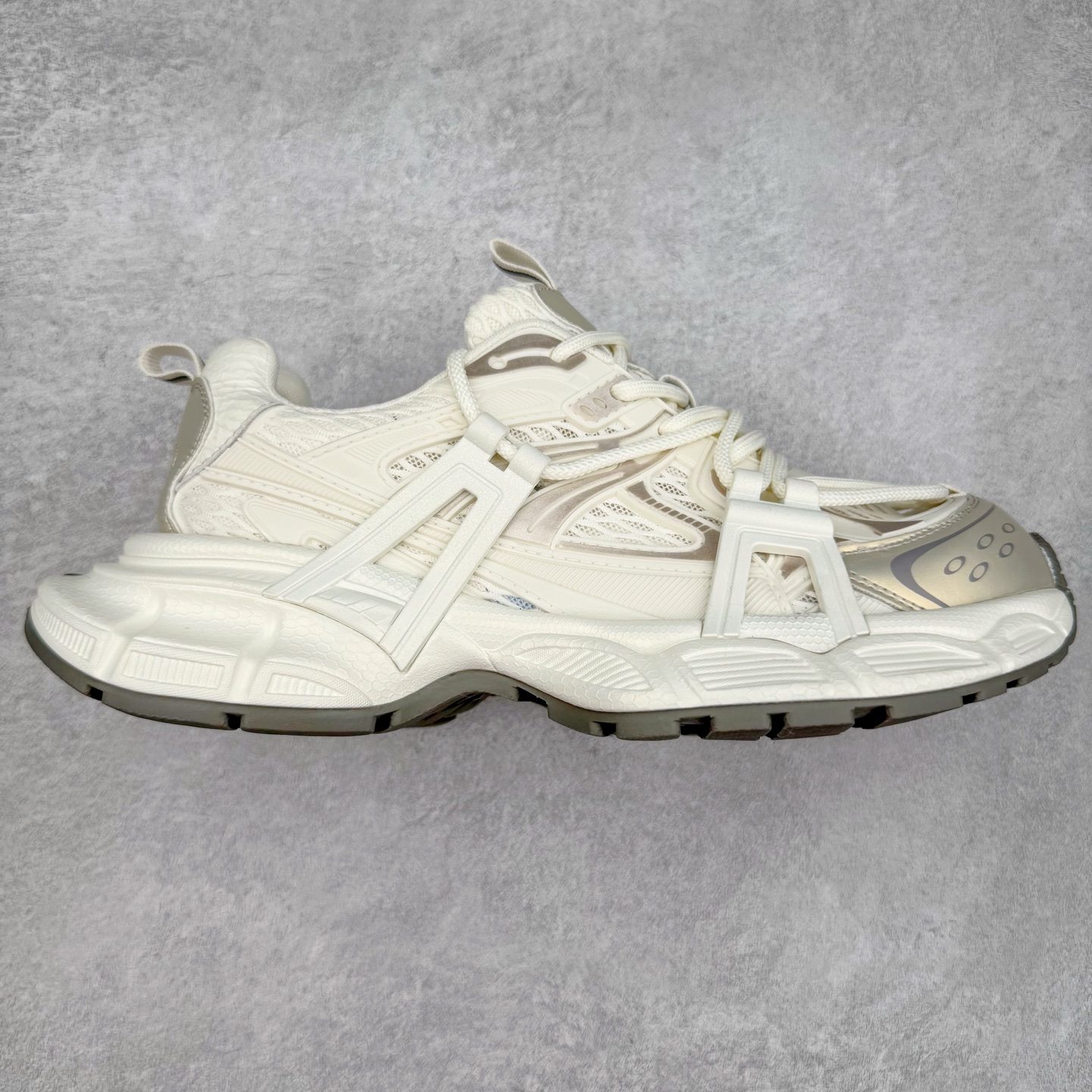 GG-CC Chunky Low 休闲时尚运动老爹鞋系列 广东大厂出品 完美细节 25ss春季新款 大长腿 时髦look轻松定格 不费力展现率性氛围 酷帅机能风不规则设计大底 GGcc灰色网布拼色造型设计 轻便舒适百搭 不管怎么搭都敲好看~ 尺码:35 36 37 38 39 40-选品中心