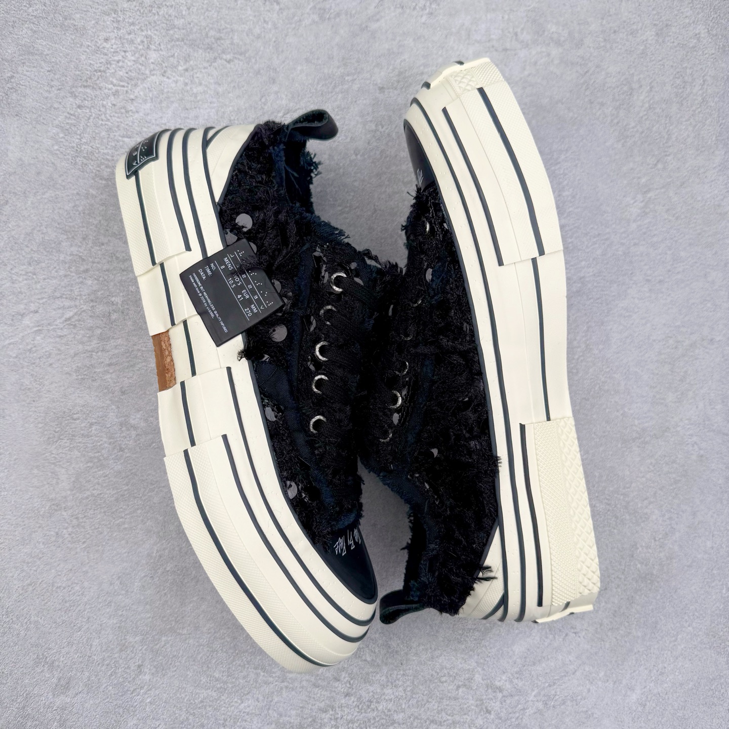 图片[3]-＃纯原 xVESSEL G.O.P. Low 全硫化乞丐鞋 吴建豪主理品牌 解构重叠厚底软木低帮硫化板鞋 全配色原鞋开发 支持对比 细节 工艺 等.. 当前市售最高版本 正确半贴合鞋标工艺 正确鞋头上翘整体楦型 原厂12蛊司厚实舒适帆布面料 面料工序需要通过三次水洗 散落自然杂乱流苏做旧复古效果 支持NFC网页编码识别 升级厚实软木塞内底 纯手工贴合多重围条硫化工艺 原鞋包装 原鞋代码鞋标完全一致 市面顶级毒盒版本 工艺细节 全网络能覆盖到的地方最强 至今无别的工厂能超越的品质 尺码：35 36 37 38 39 40 41 42 43 44 45-选品中心