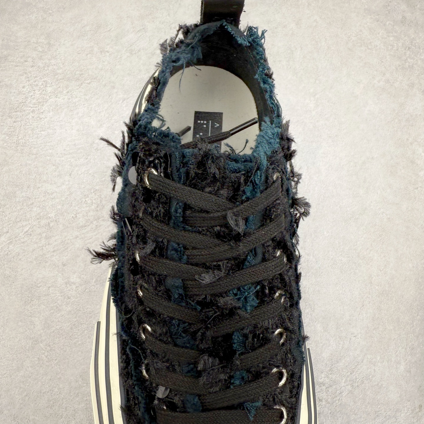 图片[5]-＃纯原 xVESSEL G.O.P. Low 全硫化乞丐鞋 吴建豪主理品牌 解构重叠厚底软木低帮硫化板鞋 全配色原鞋开发 支持对比 细节 工艺 等.. 当前市售最高版本 正确半贴合鞋标工艺 正确鞋头上翘整体楦型 原厂12蛊司厚实舒适帆布面料 面料工序需要通过三次水洗 散落自然杂乱流苏做旧复古效果 支持NFC网页编码识别 升级厚实软木塞内底 纯手工贴合多重围条硫化工艺 原鞋包装 原鞋代码鞋标完全一致 市面顶级毒盒版本 工艺细节 全网络能覆盖到的地方最强 至今无别的工厂能超越的品质 尺码：35 36 37 38 39 40 41 42 43 44 45-选品中心