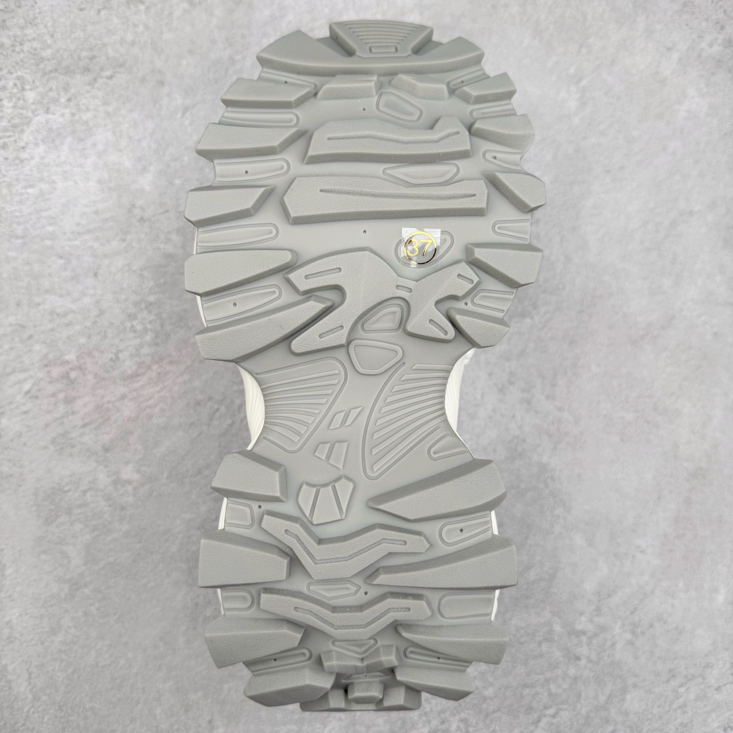 图片[9]-GG-CC Chunky Low休闲运动厚底增高老爹鞋 广东大厂出品 完美细节 25ss春季新款厚底增高 大长腿 时髦look轻松定格 不费力展现率性氛围 高档银盒 酷帅机能风不规则设计大底 双鞋带拼色造型设计 轻便舒适百搭 GGcc厚底增高简直就是小个子的快乐! 不管怎么搭都好看~ 尺码：35 36 37 38 39 40-选品中心