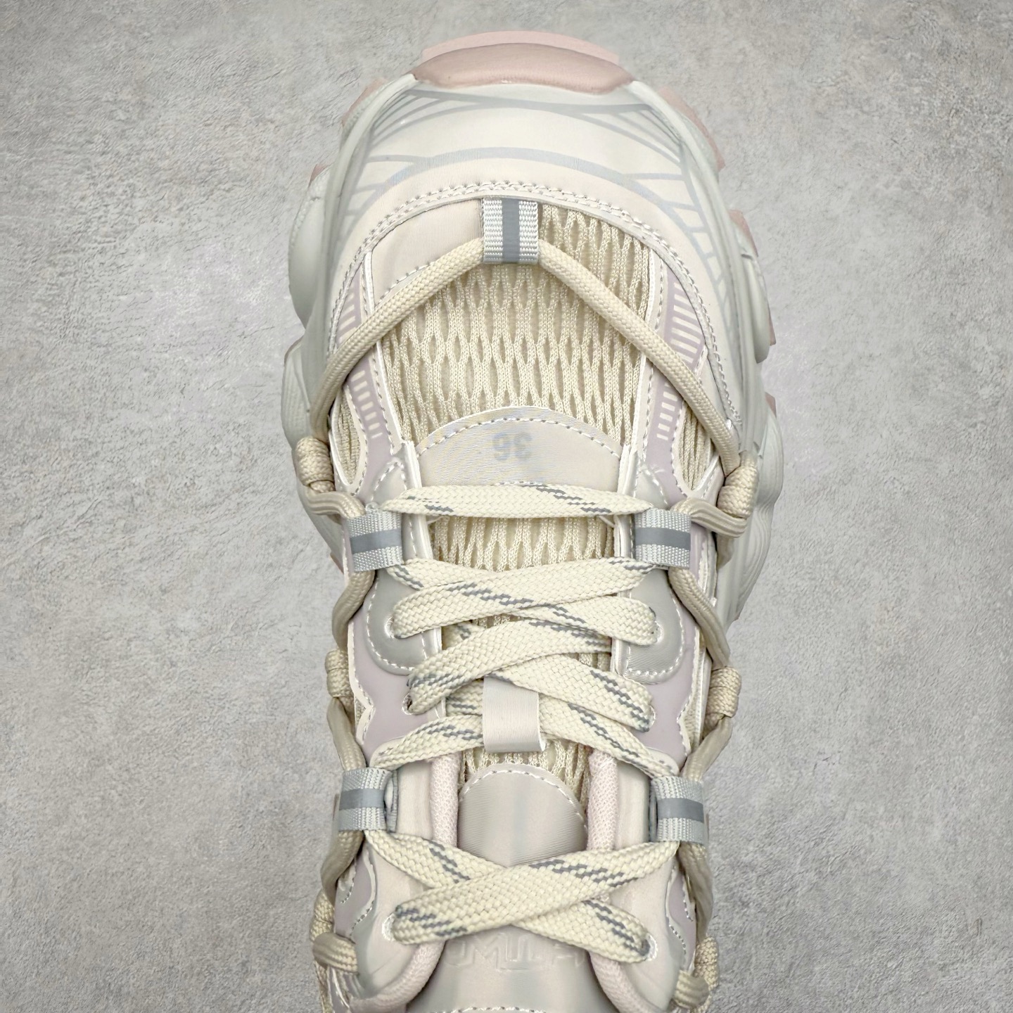 图片[4]-GG-CC Chunky Low休闲运动厚底增高老爹鞋 广东大厂出品 完美细节 25ss春季新款厚底增高 大长腿 时髦look轻松定格 不费力展现率性氛围 高档银盒 酷帅机能风不规则设计大底 双鞋带拼色造型设计 轻便舒适百搭 GGcc厚底增高简直就是小个子的快乐! 不管怎么搭都好看~ 尺码：35 36 37 38 39 40-选品中心