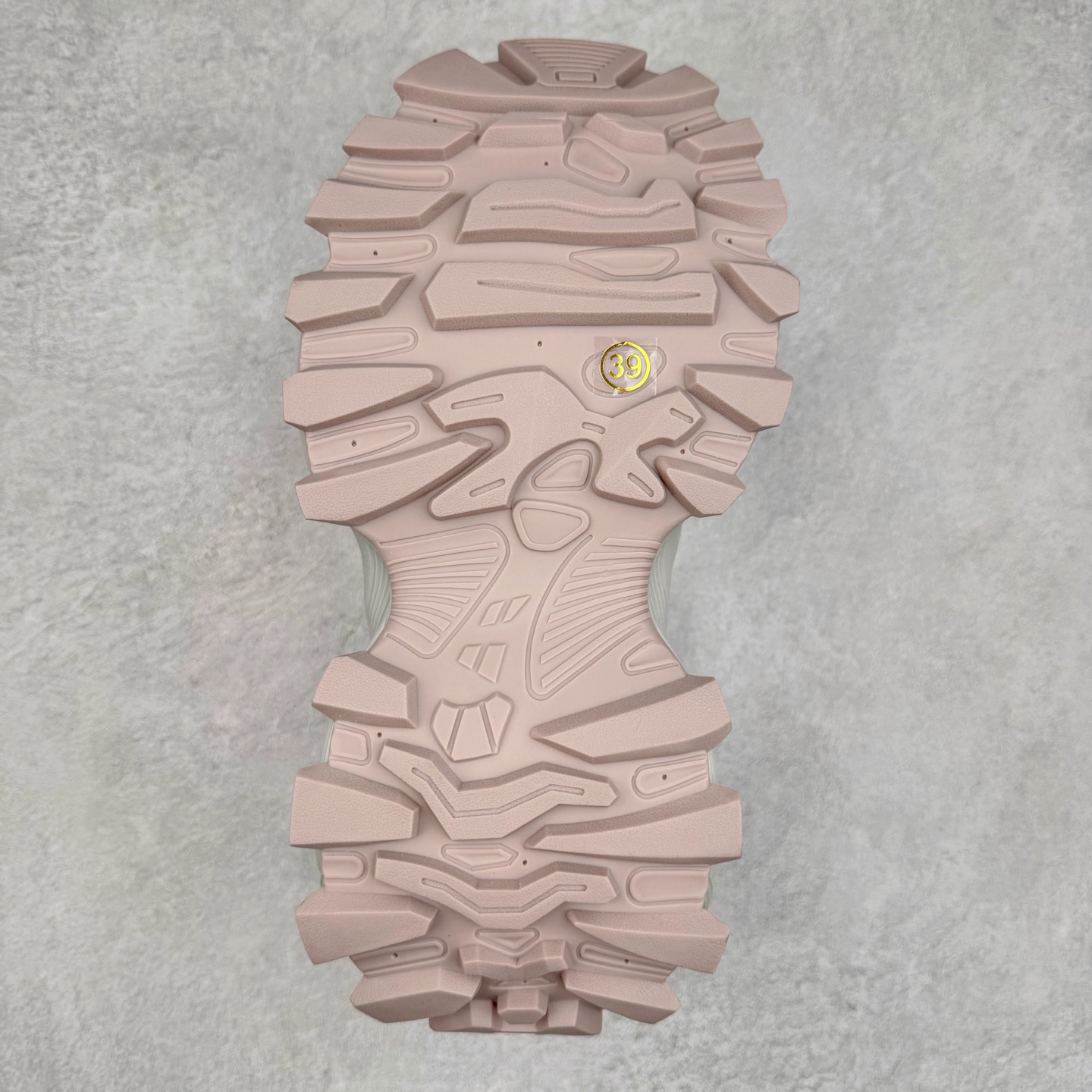 图片[9]-GG-CC Chunky Low休闲运动厚底增高老爹鞋 广东大厂出品 完美细节 25ss春季新款厚底增高 大长腿 时髦look轻松定格 不费力展现率性氛围 高档银盒 酷帅机能风不规则设计大底 双鞋带拼色造型设计 轻便舒适百搭 GGcc厚底增高简直就是小个子的快乐! 不管怎么搭都好看~ 尺码：35 36 37 38 39 40-选品中心