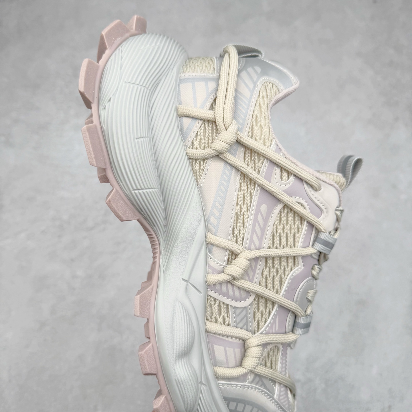 图片[6]-GG-CC Chunky Low休闲运动厚底增高老爹鞋 广东大厂出品 完美细节 25ss春季新款厚底增高 大长腿 时髦look轻松定格 不费力展现率性氛围 高档银盒 酷帅机能风不规则设计大底 双鞋带拼色造型设计 轻便舒适百搭 GGcc厚底增高简直就是小个子的快乐! 不管怎么搭都好看~ 尺码：35 36 37 38 39 40-选品中心