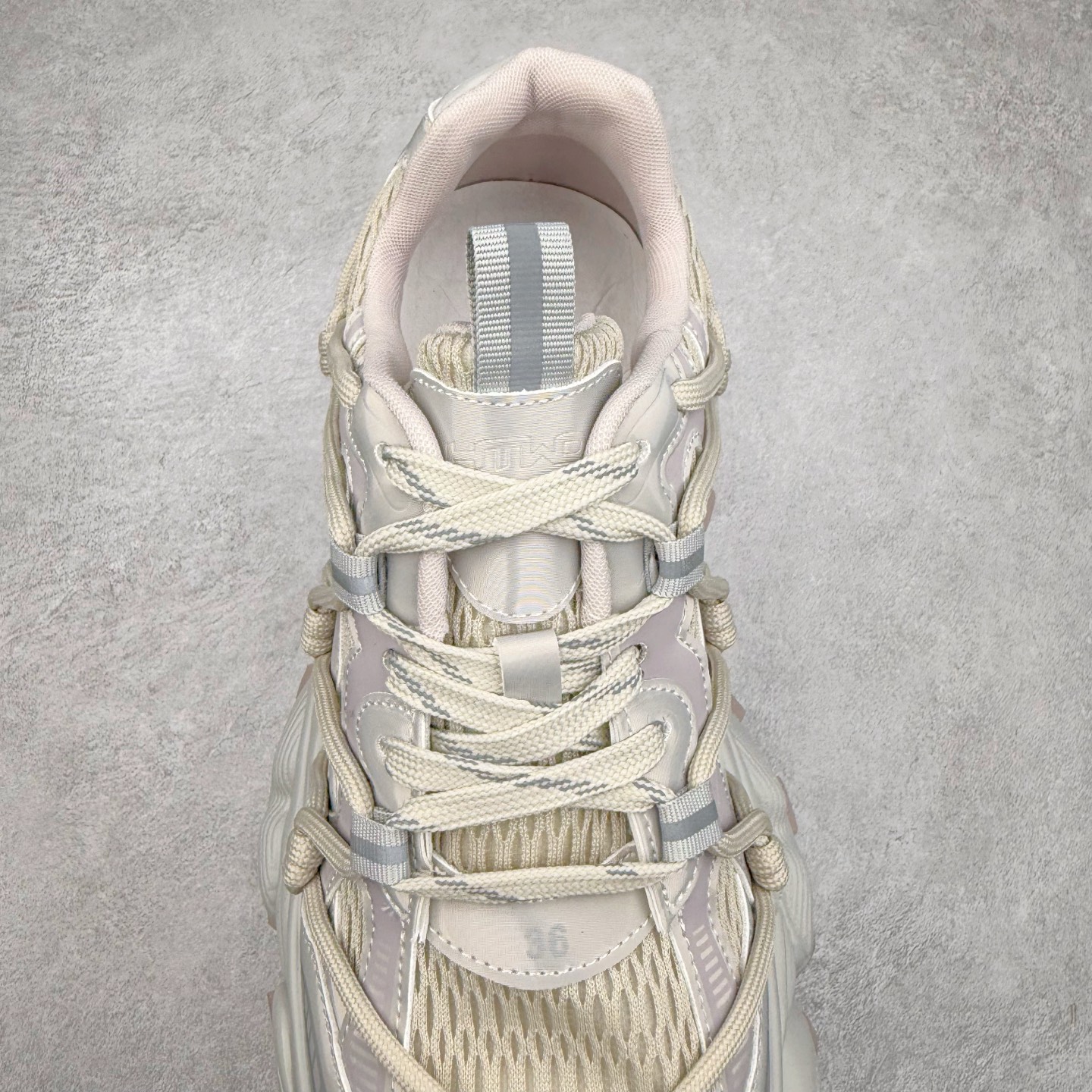 图片[5]-GG-CC Chunky Low休闲运动厚底增高老爹鞋 广东大厂出品 完美细节 25ss春季新款厚底增高 大长腿 时髦look轻松定格 不费力展现率性氛围 高档银盒 酷帅机能风不规则设计大底 双鞋带拼色造型设计 轻便舒适百搭 GGcc厚底增高简直就是小个子的快乐! 不管怎么搭都好看~ 尺码：35 36 37 38 39 40-选品中心