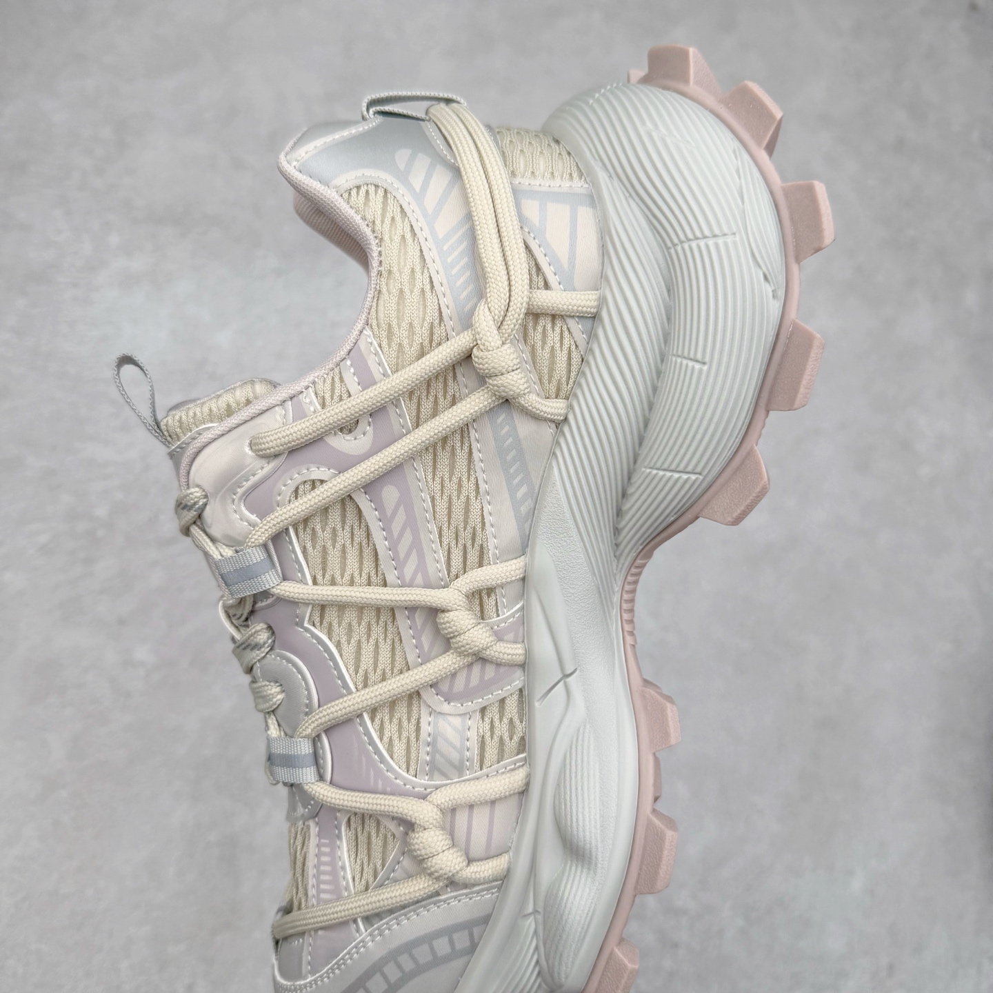 图片[7]-GG-CC Chunky Low休闲运动厚底增高老爹鞋 广东大厂出品 完美细节 25ss春季新款厚底增高 大长腿 时髦look轻松定格 不费力展现率性氛围 高档银盒 酷帅机能风不规则设计大底 双鞋带拼色造型设计 轻便舒适百搭 GGcc厚底增高简直就是小个子的快乐! 不管怎么搭都好看~ 尺码：35 36 37 38 39 40-选品中心