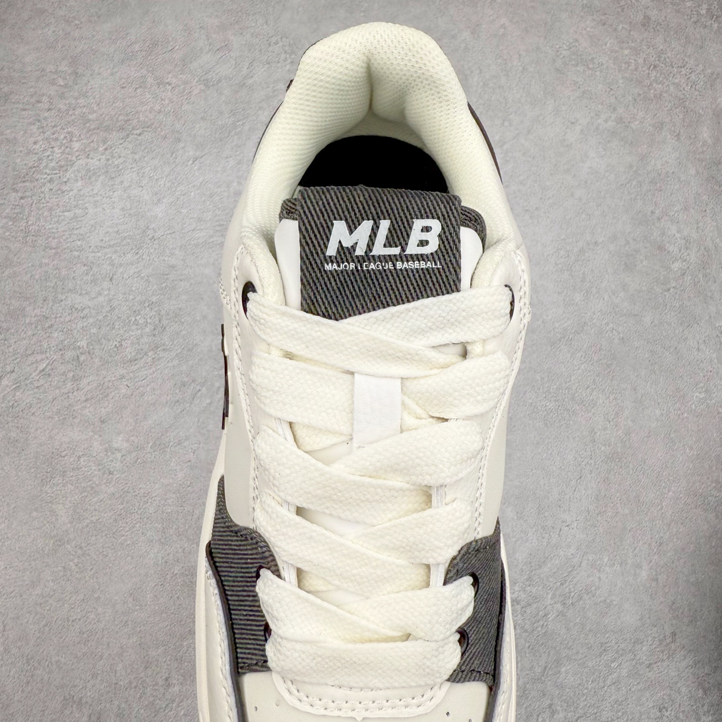 图片[5]-MLB Chunky Liner Basic 复古印花学长鞋系列低帮轻量增高厚底百搭休闲运动慢跑鞋板鞋 Korea韩国联名NY美国榄球纽约洋基队限定 韩国代购专供 全套原楦原纸板原厂数据开发 正确中底拉帮中底网布细节 平台代购专供 左脚内置芯片 韩国代购吊牌标贴 独家一比一RB+MD组合大底 高频后跟小人Logo精准对位立体饱满 正确网布加超迁鞋面 转印中底走线紧密 转印Logo工艺表层防刮不掉色 尺码：35 36 36.5 37.5 38 38.5 39 40 40.5 41 42 42.5 43 44 45-选品中心