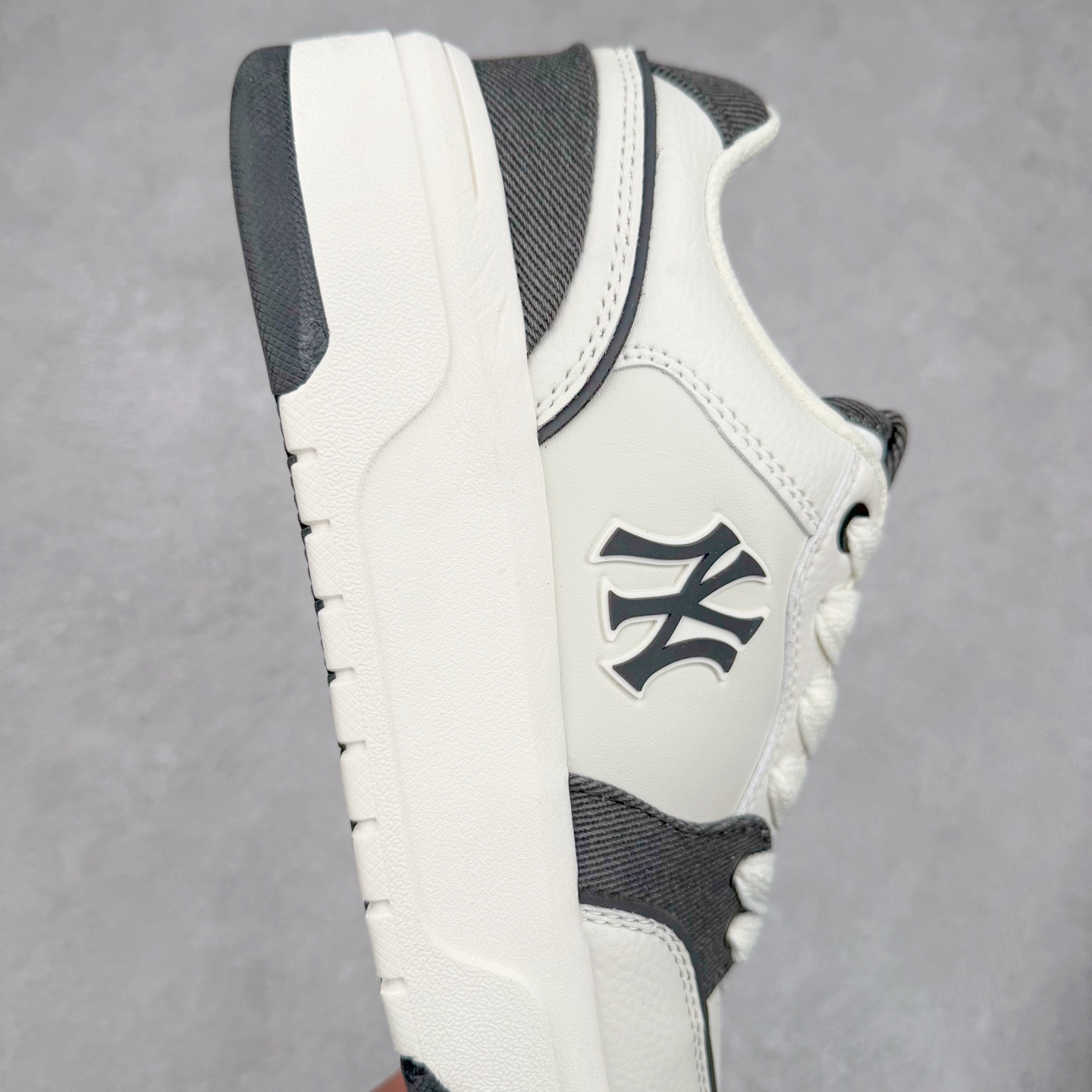 图片[6]-MLB Chunky Liner Basic 复古印花学长鞋系列低帮轻量增高厚底百搭休闲运动慢跑鞋板鞋 Korea韩国联名NY美国榄球纽约洋基队限定 韩国代购专供 全套原楦原纸板原厂数据开发 正确中底拉帮中底网布细节 平台代购专供 左脚内置芯片 韩国代购吊牌标贴 独家一比一RB+MD组合大底 高频后跟小人Logo精准对位立体饱满 正确网布加超迁鞋面 转印中底走线紧密 转印Logo工艺表层防刮不掉色 尺码：35 36 36.5 37.5 38 38.5 39 40 40.5 41 42 42.5 43 44 45-选品中心