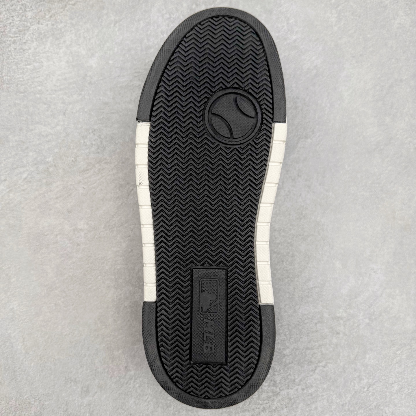 图片[9]-MLB Chunky Liner Basic 复古印花学长鞋系列低帮轻量增高厚底百搭休闲运动慢跑鞋板鞋 Korea韩国联名NY美国榄球纽约洋基队限定 韩国代购专供 全套原楦原纸板原厂数据开发 正确中底拉帮中底网布细节 平台代购专供 左脚内置芯片 韩国代购吊牌标贴 独家一比一RB+MD组合大底 高频后跟小人Logo精准对位立体饱满 正确网布加超迁鞋面 转印中底走线紧密 转印Logo工艺表层防刮不掉色 尺码：35 36 36.5 37.5 38 38.5 39 40 40.5 41 42 42.5 43 44 45-选品中心