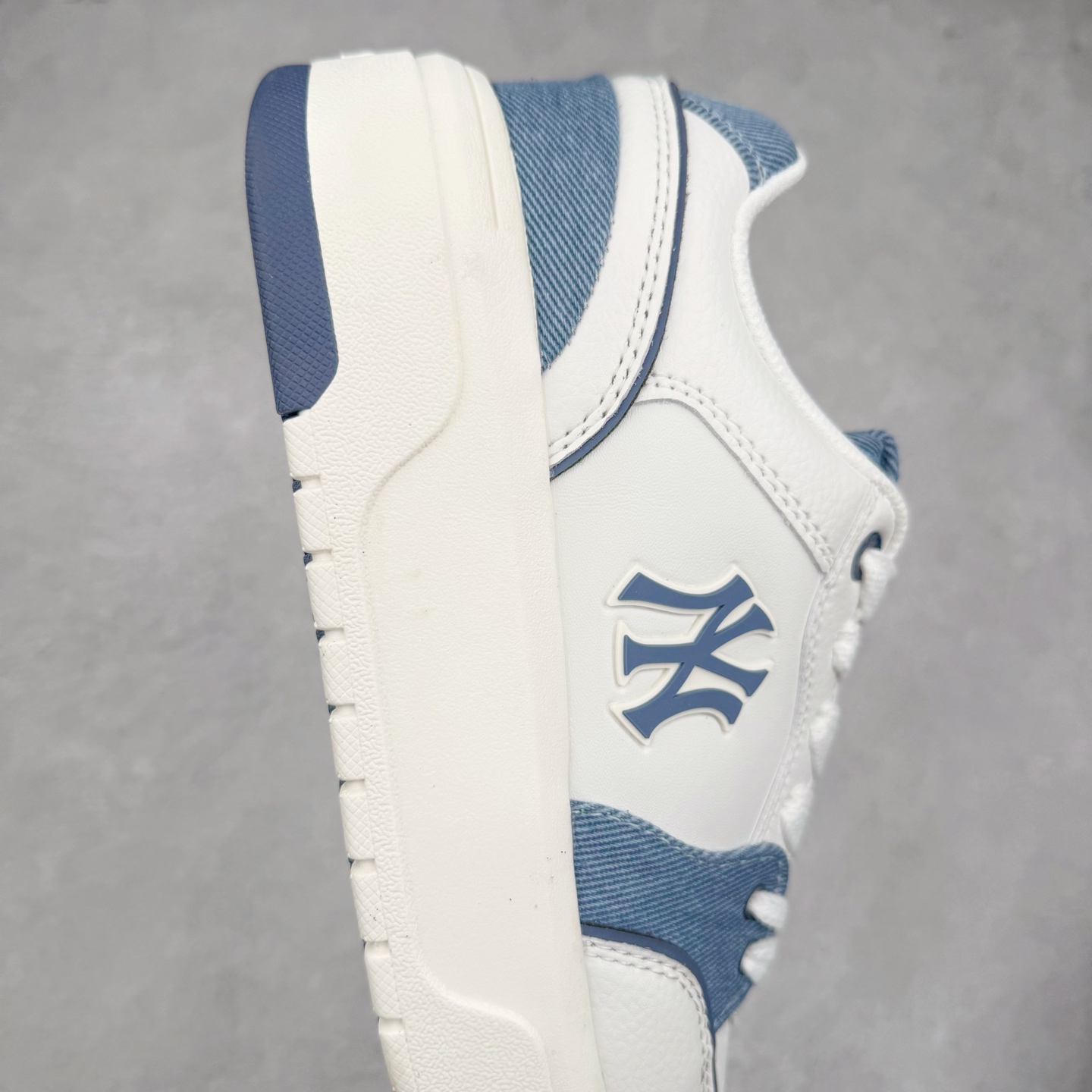 图片[6]-MLB Chunky Liner Basic 复古印花学长鞋系列低帮轻量增高厚底百搭休闲运动慢跑鞋板鞋 Korea韩国联名NY美国榄球纽约洋基队限定 韩国代购专供 全套原楦原纸板原厂数据开发 正确中底拉帮中底网布细节 平台代购专供 左脚内置芯片 韩国代购吊牌标贴 独家一比一RB+MD组合大底 高频后跟小人Logo精准对位立体饱满 正确网布加超迁鞋面 转印中底走线紧密 转印Logo工艺表层防刮不掉色 尺码：35 36 36.5 37.5 38 38.5 39 40 40.5 41 42 42.5 43 44 45-选品中心