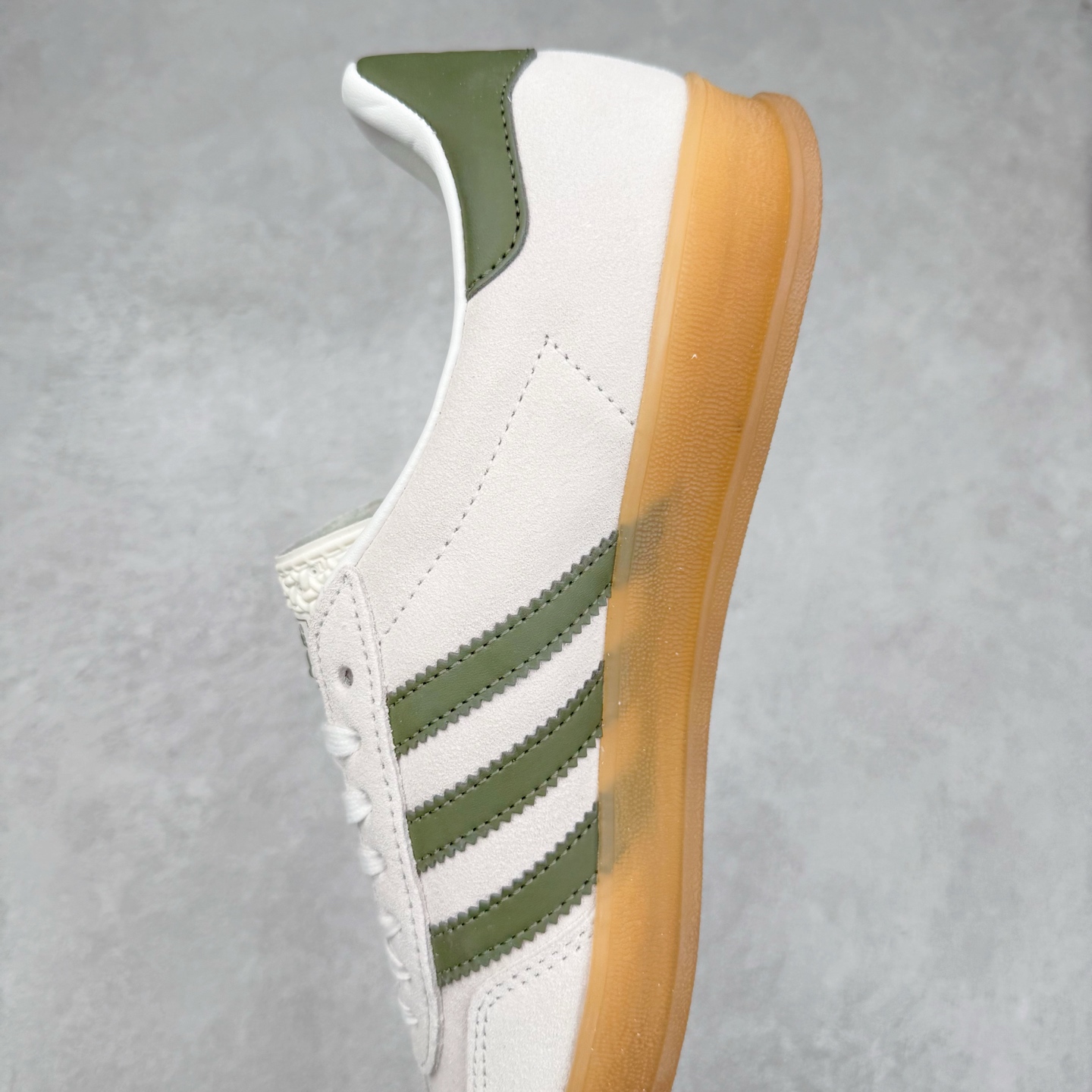 图片[7]-AD Gazelle Indoor Trainers 羚羊内训系列低帮复古百搭休闲运动德训风板鞋 JH8821 90年代经典的复刻版！自60年代以足球训练鞋面世以来,Gazelle就以其经典设计席卷全球。1991年版本的复刻,再造经典Gazelle。采用皮革打造,搭配浊色细节,让这款经典更加简约。尺码：36 36⅔ 37⅓ 38 38⅔ 39⅓ 40 40⅔ 41⅓ 42 42⅔ 43⅓ 44⅓ 44⅔ 45-选品中心