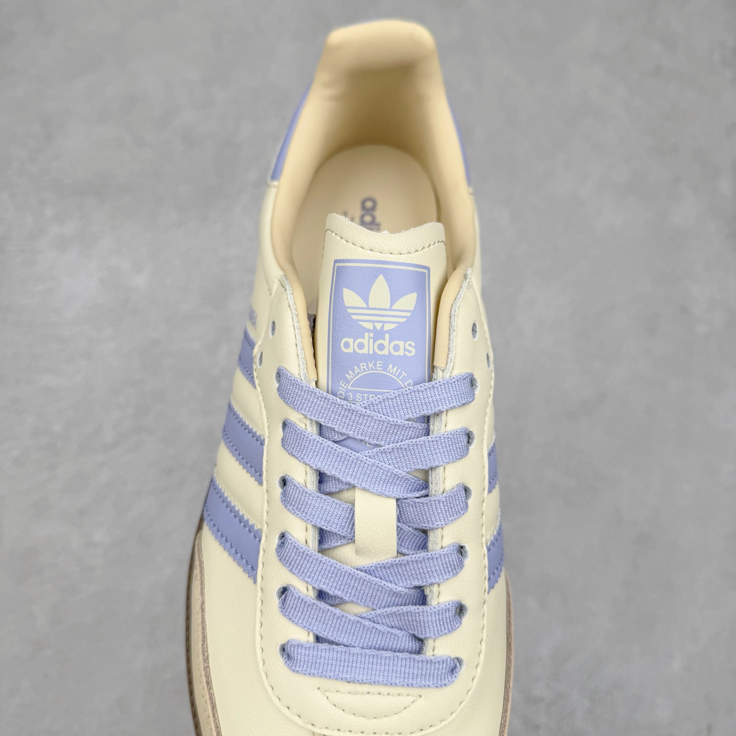 图片[5]-AD Original Samba OG 复古经典轻便板鞋 JI2678 这款桑巴鞋展示了高质量的工艺 带有装饰的超锁缝制和无缝的手感 柔软、柔软的皮革造型和标志性的3条纹完成了精致的外观 正规合身鞋带 鞋面上有绒面鞋垫 橡胶鞋底 享受正畸套筒软感 自50年代首次亮相以来就一直在赢得粉丝的青睐 尺码：36 36.5 37.5 38 38.5 39 40 40.5 41 42 42.5 43 44 44.5 45-选品中心