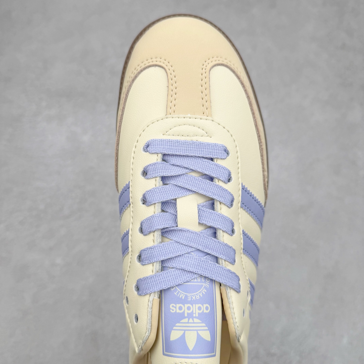 图片[4]-AD Original Samba OG 复古经典轻便板鞋 JI2678 这款桑巴鞋展示了高质量的工艺 带有装饰的超锁缝制和无缝的手感 柔软、柔软的皮革造型和标志性的3条纹完成了精致的外观 正规合身鞋带 鞋面上有绒面鞋垫 橡胶鞋底 享受正畸套筒软感 自50年代首次亮相以来就一直在赢得粉丝的青睐 尺码：36 36.5 37.5 38 38.5 39 40 40.5 41 42 42.5 43 44 44.5 45-选品中心