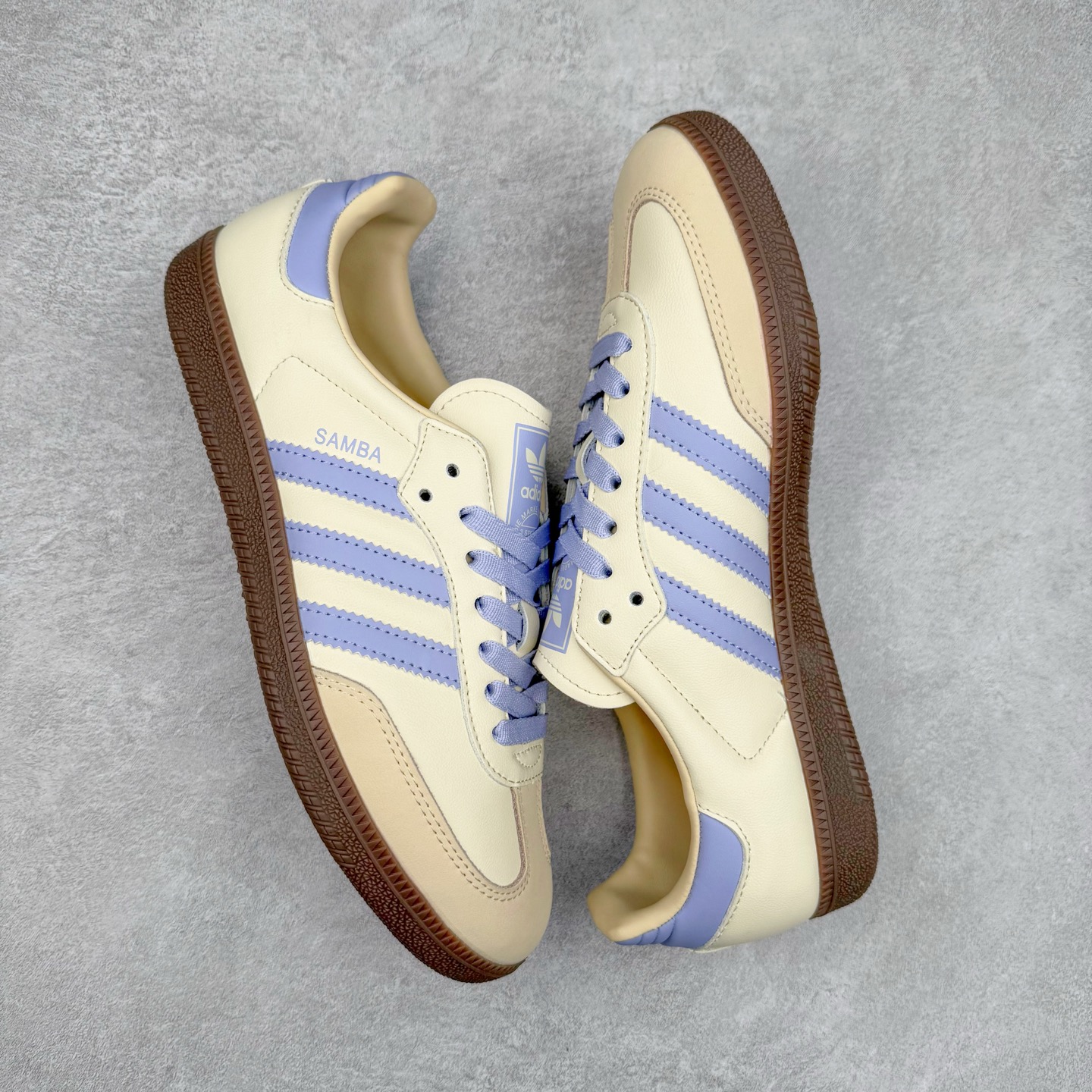 图片[3]-AD Original Samba OG 复古经典轻便板鞋 JI2678 这款桑巴鞋展示了高质量的工艺 带有装饰的超锁缝制和无缝的手感 柔软、柔软的皮革造型和标志性的3条纹完成了精致的外观 正规合身鞋带 鞋面上有绒面鞋垫 橡胶鞋底 享受正畸套筒软感 自50年代首次亮相以来就一直在赢得粉丝的青睐 尺码：36 36.5 37.5 38 38.5 39 40 40.5 41 42 42.5 43 44 44.5 45-选品中心