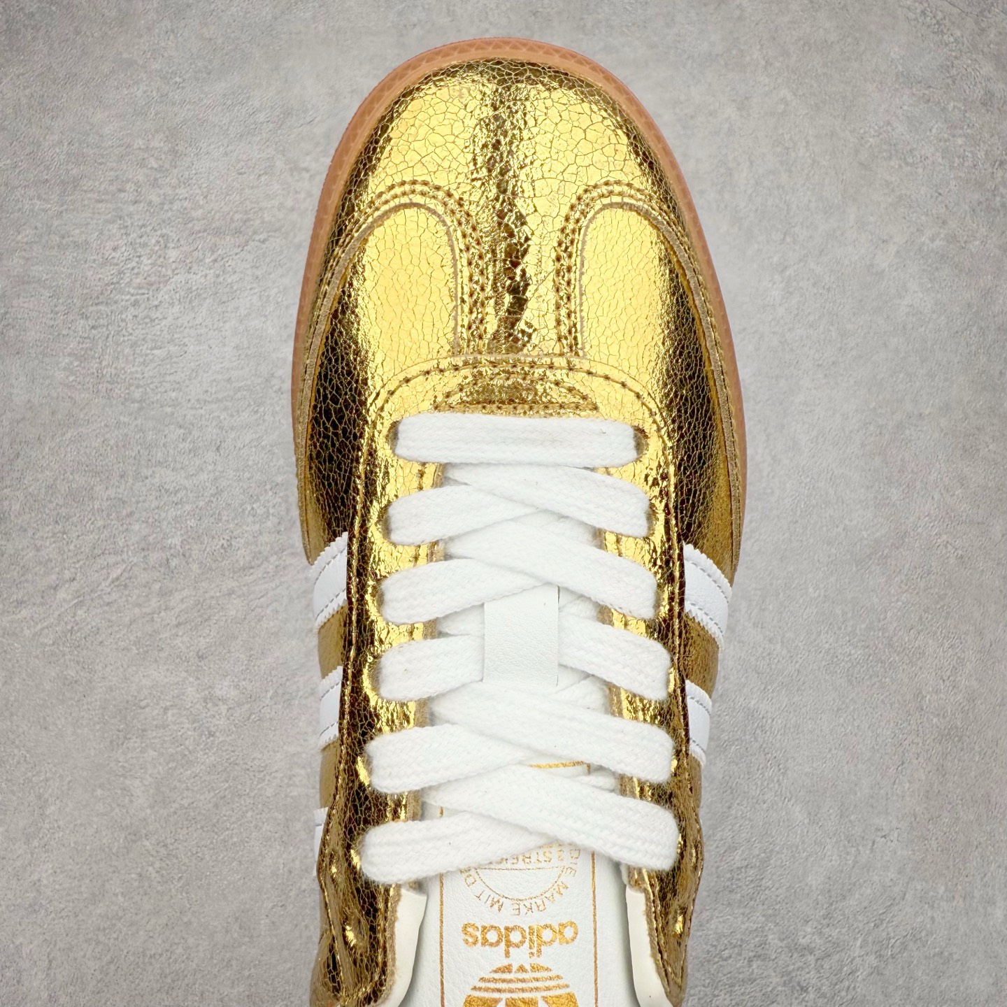 图片[4]-AD Original Samba OG 复古经典轻便板鞋 KI5719 这款桑巴鞋展示了高质量的工艺 带有装饰的超锁缝制和无缝的手感 柔软、柔软的皮革造型和标志性的3条纹完成了精致的外观 正规合身鞋带 鞋面上有绒面鞋垫 橡胶鞋底 享受正畸套筒软感 自50年代首次亮相以来就一直在赢得粉丝的青睐 尺码：36 36.5 37.5 38 38.5 39 40 40.5 41 42 42.5 43 44 44.5 45-选品中心