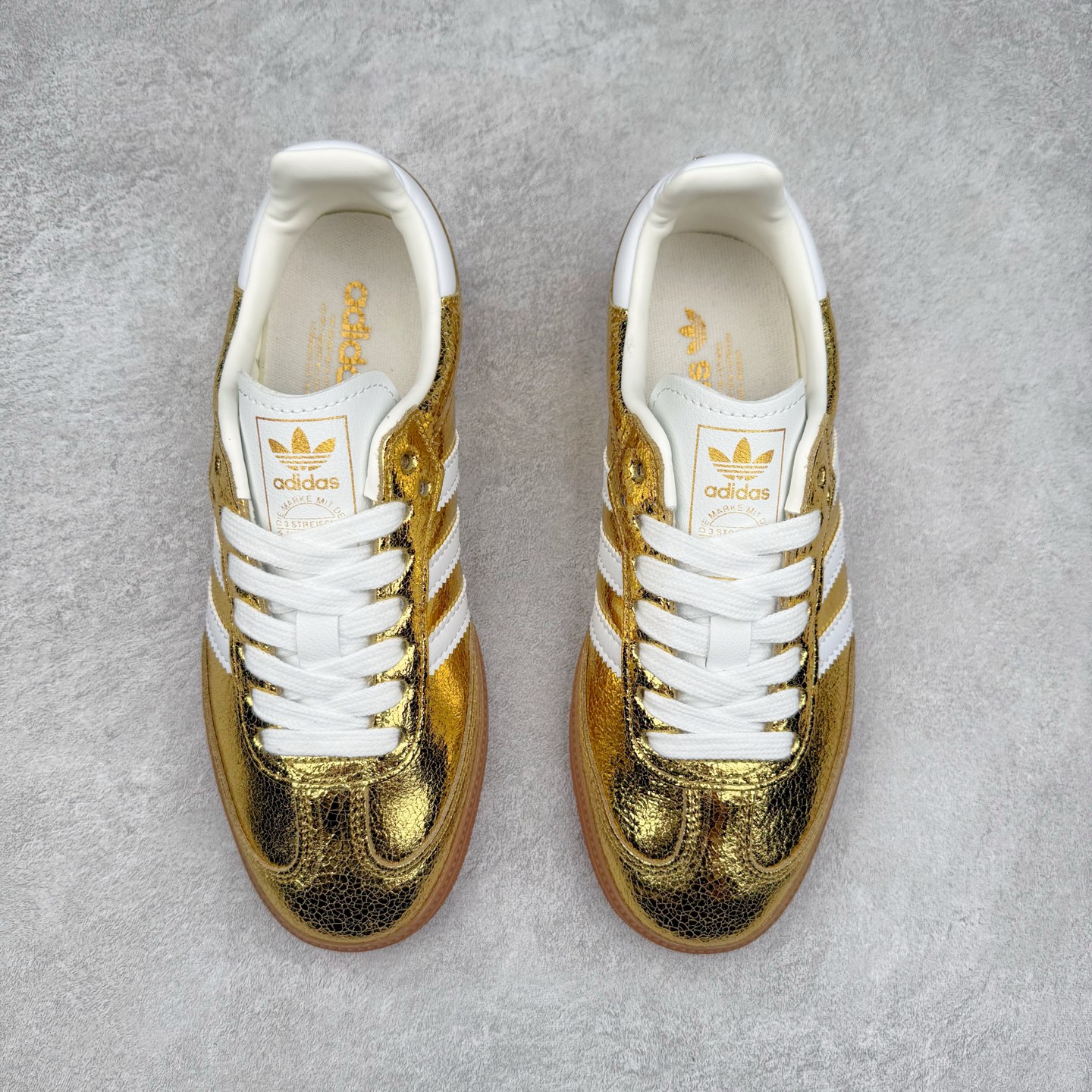 图片[2]-AD Original Samba OG 复古经典轻便板鞋 KI5719 这款桑巴鞋展示了高质量的工艺 带有装饰的超锁缝制和无缝的手感 柔软、柔软的皮革造型和标志性的3条纹完成了精致的外观 正规合身鞋带 鞋面上有绒面鞋垫 橡胶鞋底 享受正畸套筒软感 自50年代首次亮相以来就一直在赢得粉丝的青睐 尺码：36 36.5 37.5 38 38.5 39 40 40.5 41 42 42.5 43 44 44.5 45-选品中心