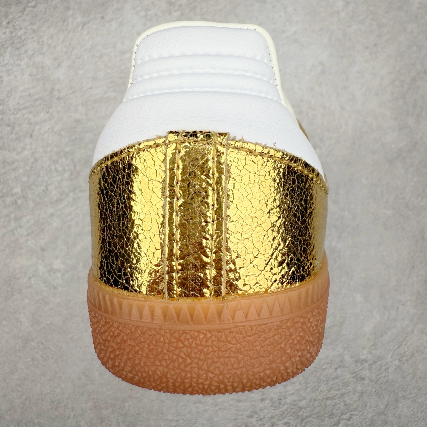 图片[8]-AD Original Samba OG 复古经典轻便板鞋 KI5719 这款桑巴鞋展示了高质量的工艺 带有装饰的超锁缝制和无缝的手感 柔软、柔软的皮革造型和标志性的3条纹完成了精致的外观 正规合身鞋带 鞋面上有绒面鞋垫 橡胶鞋底 享受正畸套筒软感 自50年代首次亮相以来就一直在赢得粉丝的青睐 尺码：36 36.5 37.5 38 38.5 39 40 40.5 41 42 42.5 43 44 44.5 45-选品中心