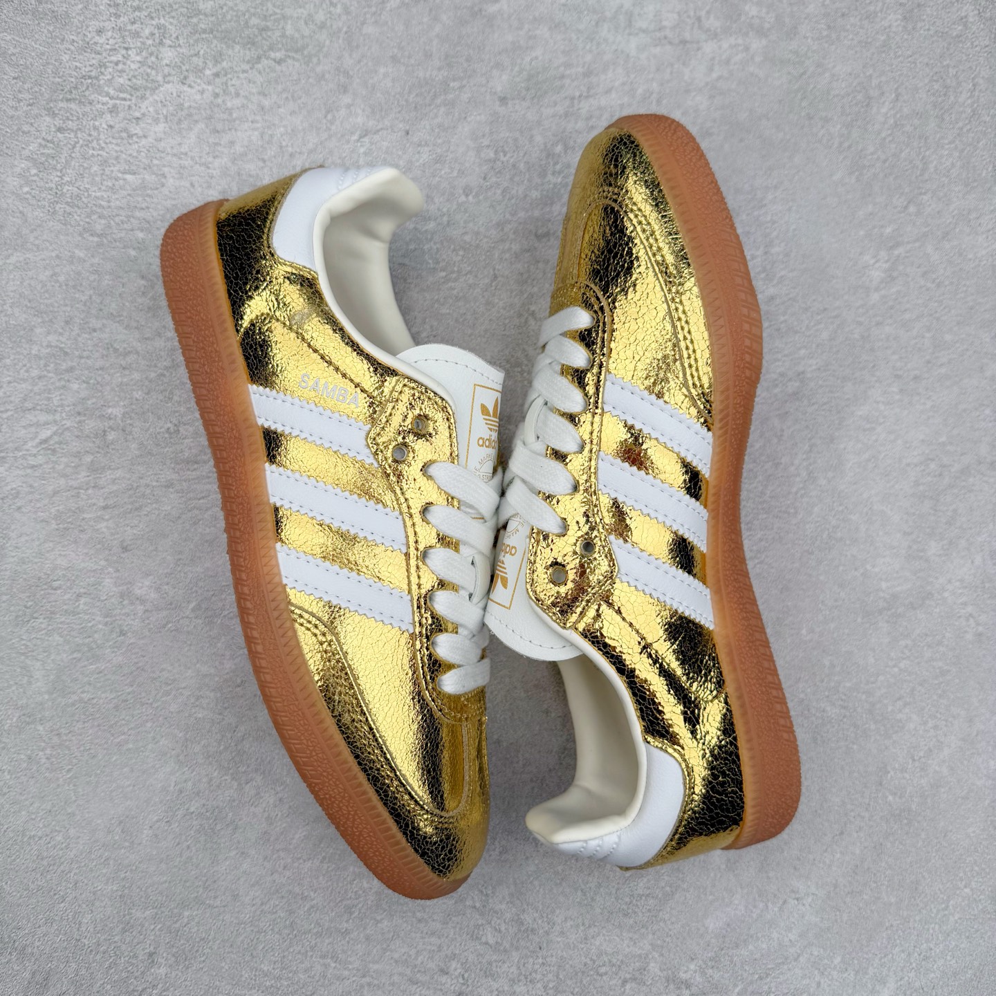 图片[3]-AD Original Samba OG 复古经典轻便板鞋 KI5719 这款桑巴鞋展示了高质量的工艺 带有装饰的超锁缝制和无缝的手感 柔软、柔软的皮革造型和标志性的3条纹完成了精致的外观 正规合身鞋带 鞋面上有绒面鞋垫 橡胶鞋底 享受正畸套筒软感 自50年代首次亮相以来就一直在赢得粉丝的青睐 尺码：36 36.5 37.5 38 38.5 39 40 40.5 41 42 42.5 43 44 44.5 45-选品中心