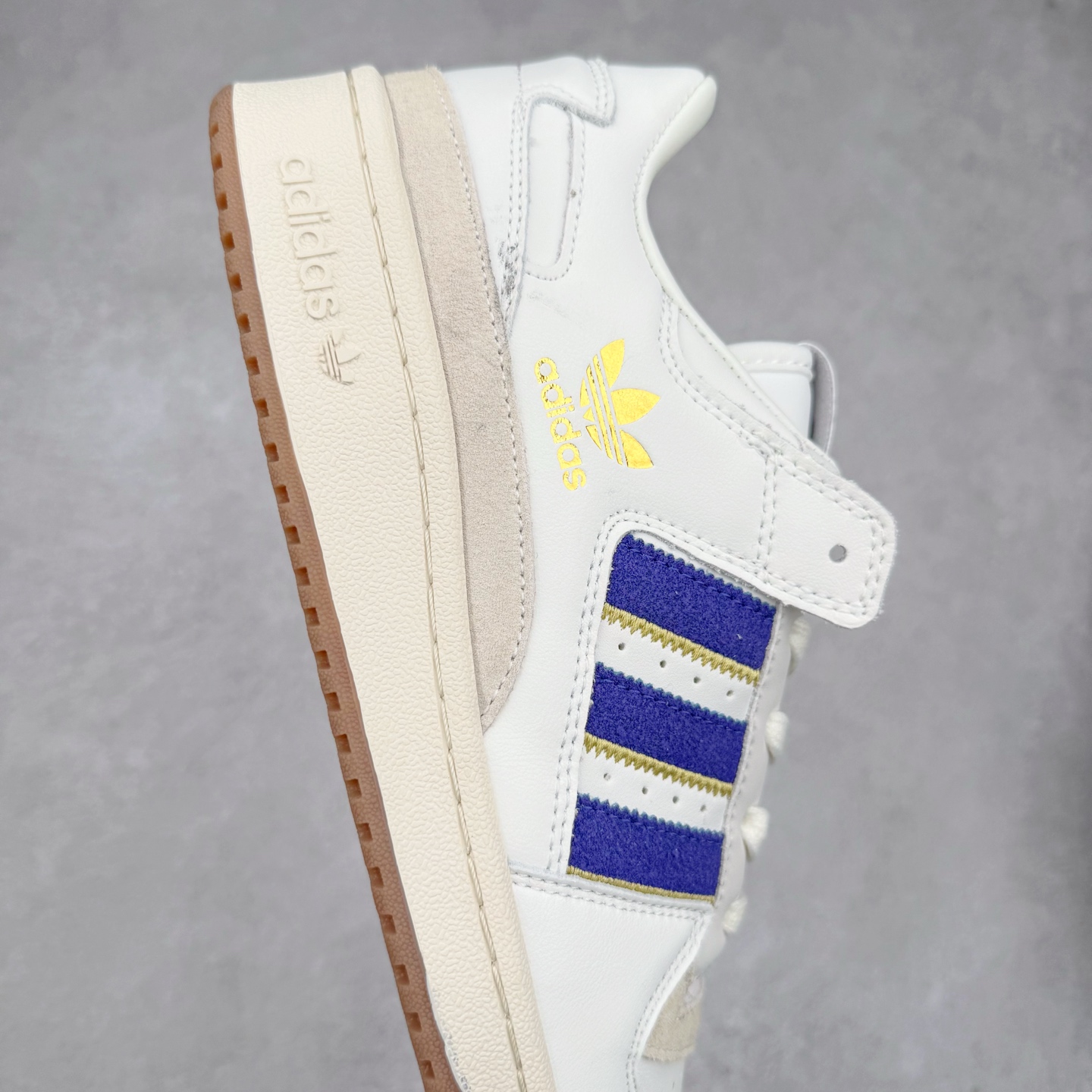 图片[6]-＃C版纯原 AD Forum 84 Low OG 低帮百搭潮流休闲运动板鞋 JH7940 以复古篮球鞋的外形为基础 采用皮革拼接 简约百搭 更加贴合舒适 中底内侧网格造型起到点睛之笔 外底橡胶 更显复古 尺码：36 36.5 37.5 38 38.5 39 40 40.5 41 42 42.5 43 44 44.5 45-选品中心