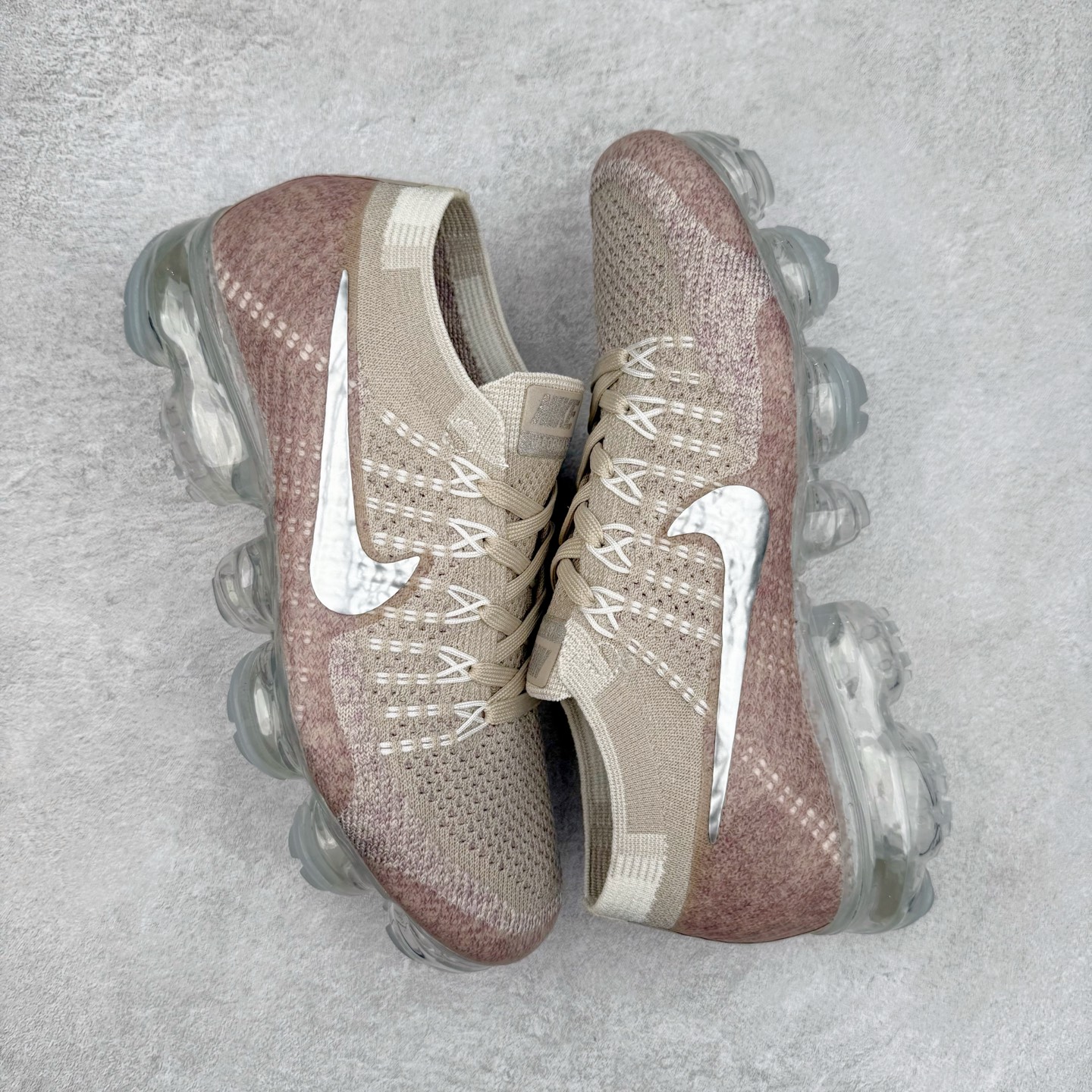 图片[3]-＃纯原 NK Air VaporMax Flyknit 2018大气垫百搭慢跑鞋 849557-202 德产斯托尔针织横机生产原档案针织鞋面 侧面\\\”鱼骨线\\\”清晰立体 原底气垫 细节诠释一切质疑 原产标加持 换盒过验 实拍调校N版已经零色差零失真 百分百还原实物色彩所见即所得 不存在货不对板色差等低级问题 选购参考实物拍摄 不混卖不参货 只用心做好货严格选品 承诺混一赔十 尺码：36 36.5 37.5 38 38.5 39 40 40.5 41 42 42.5 43 44 44.5 45 46 47.5-选品中心