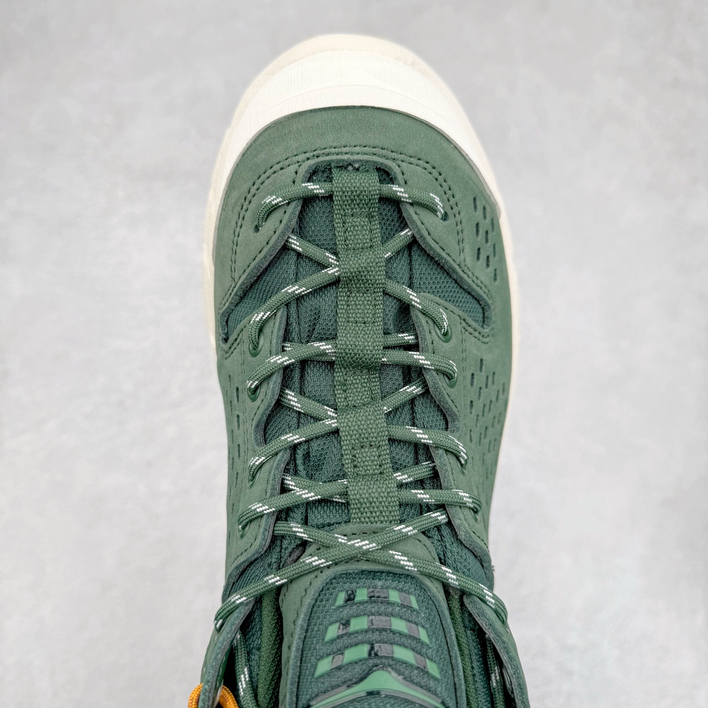 图片[4]-＃纯原 HOKA ONE ONE Tor Uitra Low 托亚潮流户外越野登山功能鞋 鞋款利用机能、户外、复古元素将都市型格与户外机能无缝结合 既能自由穿梭于城市的钢筋水泥之间 也能轻松演绎山系潮流搭配 全粒面皮革结合模压鞋口 提升持久耐穿度 直至鞋头的鞋带设计 舒适灵活的调节 搭配鞋头处HOKA ONE ONE飞翼纹饰 营造了个性十足的张扬气场 Tor Ultra 配备 Vibram® 鞋底与 EVA 和RMAT® 中底 给穿著者最佳的抓地力及舒适性 另外中底的金属摇杆可稳定脚部行程 当走过崎岖山路时依然让脚部得到平稳的感觉 而整对鞋以皮革和耐用尼龙布材打造 与坚固的鞋底相结合 可以牢固地支撑脚部和脚踝 另外外层搭载的Event技术 保持鞋履防水以及鞋内透气作用 尺码：36 36.5 37.5 38 38.5 39 40 40.5 41 42 42.5 43 44 44.5 45-选品中心