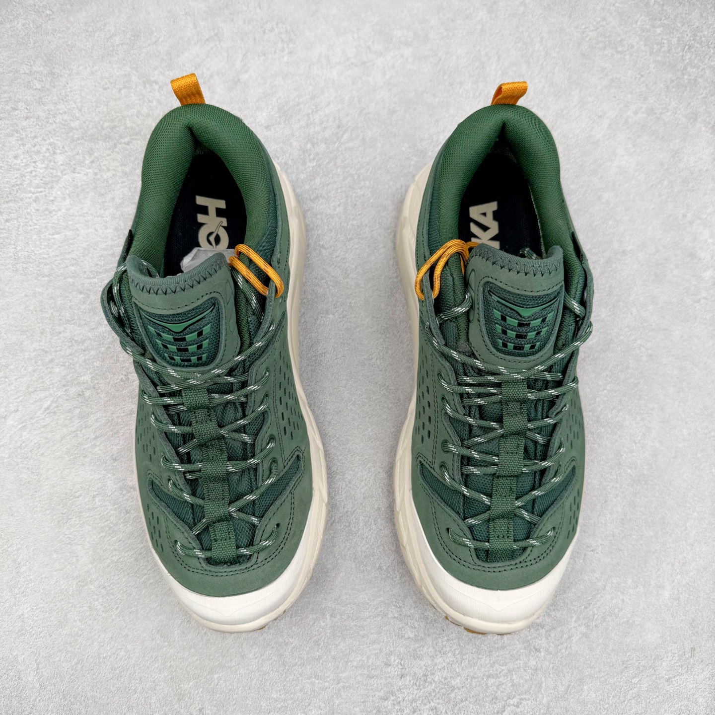 图片[2]-＃纯原 HOKA ONE ONE Tor Uitra Low 托亚潮流户外越野登山功能鞋 鞋款利用机能、户外、复古元素将都市型格与户外机能无缝结合 既能自由穿梭于城市的钢筋水泥之间 也能轻松演绎山系潮流搭配 全粒面皮革结合模压鞋口 提升持久耐穿度 直至鞋头的鞋带设计 舒适灵活的调节 搭配鞋头处HOKA ONE ONE飞翼纹饰 营造了个性十足的张扬气场 Tor Ultra 配备 Vibram® 鞋底与 EVA 和RMAT® 中底 给穿著者最佳的抓地力及舒适性 另外中底的金属摇杆可稳定脚部行程 当走过崎岖山路时依然让脚部得到平稳的感觉 而整对鞋以皮革和耐用尼龙布材打造 与坚固的鞋底相结合 可以牢固地支撑脚部和脚踝 另外外层搭载的Event技术 保持鞋履防水以及鞋内透气作用 尺码：36 36.5 37.5 38 38.5 39 40 40.5 41 42 42.5 43 44 44.5 45-选品中心