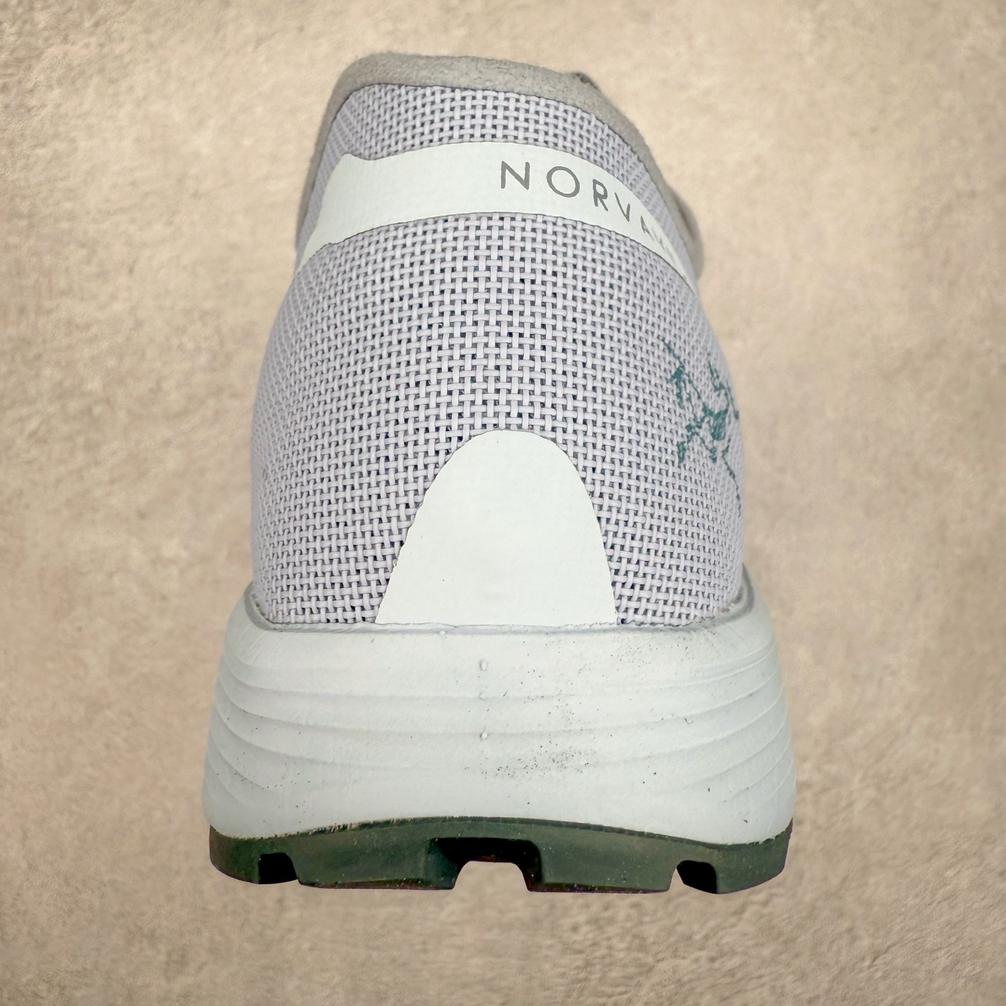 图片[8]-＃HP Arcteryx Norvan SL 2 始祖鸟舒适轻量 网布减震防滑耐磨低帮跑步鞋 Arcteryx中文名始祖鸟 加拿大户外服饰品牌 1989年创立于加拿大温哥华 始祖鸟来自加拿大海岸山脉 植根高山的专业户外品牌 始终秉承对精湛设计和工艺孜孜以求的准则 从1989年创立至今 Arcteryx始终不断在产品设计与做工上不惜工本 以满足始祖鸟的标准 品质、设计以及精简的理念造就了其良好的性能 并能满足严苛环境下的使用需求 尺码：36 37 38 39 40 41 42 43 44-选品中心