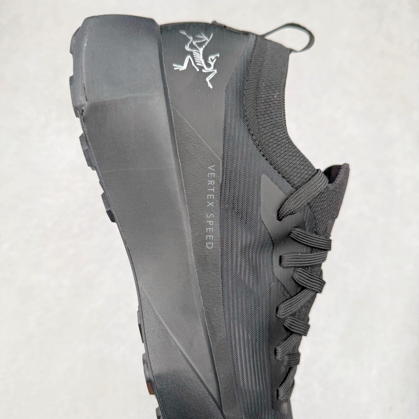 图片[6]-＃HP Arcteryx Vertex GTX 始祖鸟系带圆头防滑耐磨低帮登山鞋 Arcteryx中文名始祖鸟 加拿大户外服饰品牌 1989年创立于加拿大温哥华 始祖鸟来自加拿大海岸山脉 植根高山的专业户外品牌 始终秉承对精湛设计和工艺孜孜以求的准则 从1989年创立至今 Arcteryx始终不断在产品设计与做工上不惜工本 以满足始祖鸟的标准 品质、设计以及精简的理念造就了其良好的性能 并能满足严苛环境下的使用需求 尺码：36 37 38 39 40 41 42 43 44-选品中心