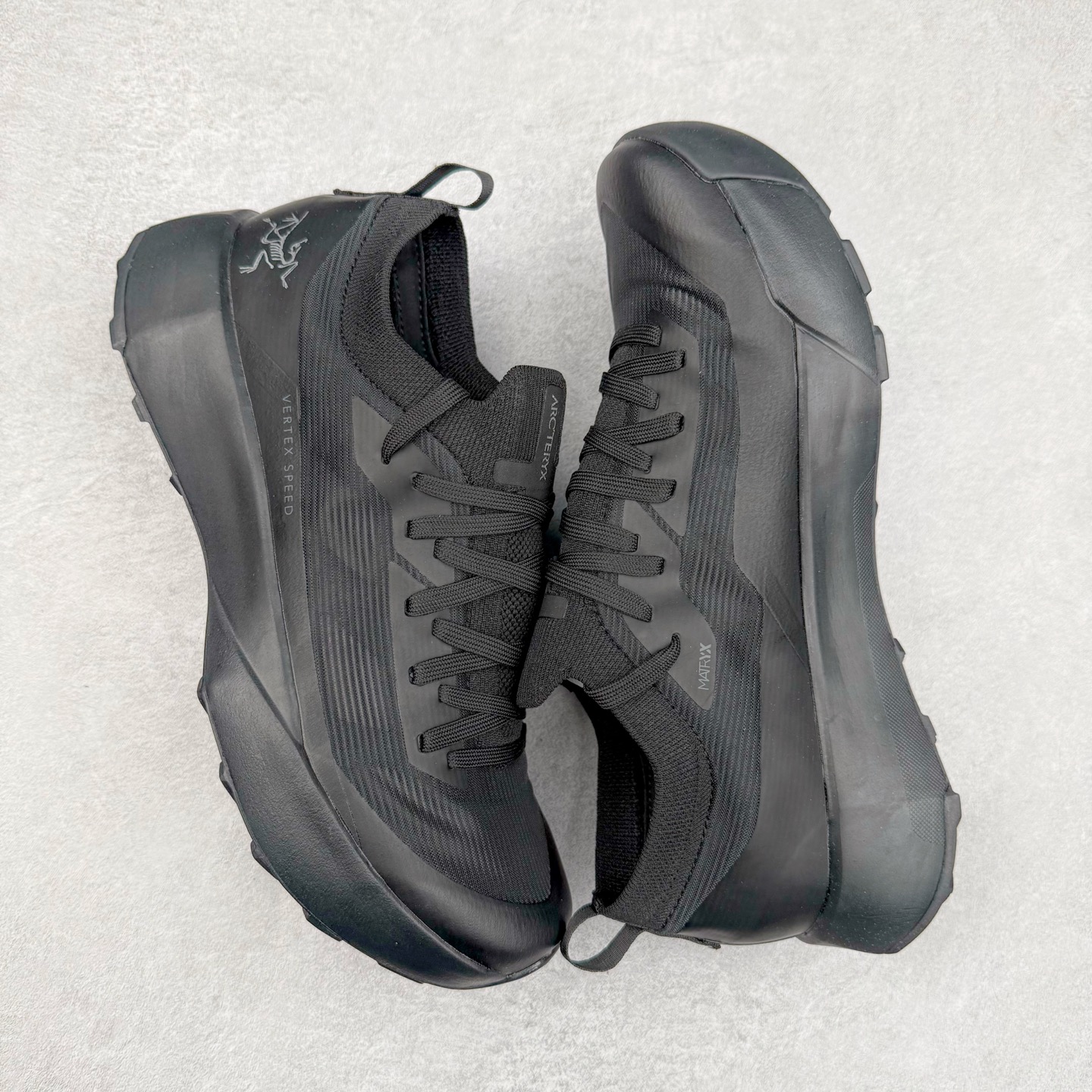 图片[3]-＃HP Arcteryx Vertex GTX 始祖鸟系带圆头防滑耐磨低帮登山鞋 Arcteryx中文名始祖鸟 加拿大户外服饰品牌 1989年创立于加拿大温哥华 始祖鸟来自加拿大海岸山脉 植根高山的专业户外品牌 始终秉承对精湛设计和工艺孜孜以求的准则 从1989年创立至今 Arcteryx始终不断在产品设计与做工上不惜工本 以满足始祖鸟的标准 品质、设计以及精简的理念造就了其良好的性能 并能满足严苛环境下的使用需求 尺码：36 37 38 39 40 41 42 43 44-选品中心