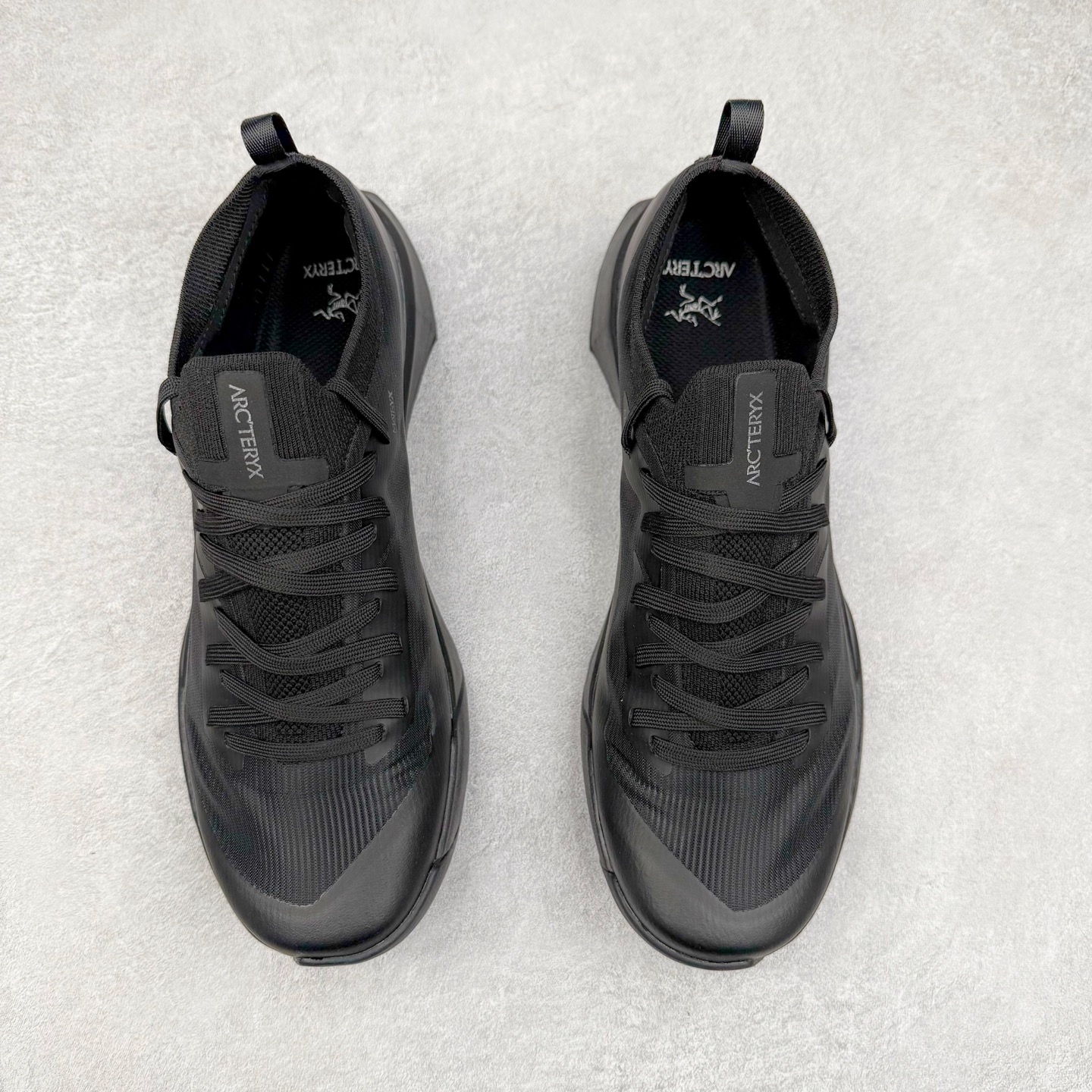 图片[2]-＃HP Arcteryx Vertex GTX 始祖鸟系带圆头防滑耐磨低帮登山鞋 Arcteryx中文名始祖鸟 加拿大户外服饰品牌 1989年创立于加拿大温哥华 始祖鸟来自加拿大海岸山脉 植根高山的专业户外品牌 始终秉承对精湛设计和工艺孜孜以求的准则 从1989年创立至今 Arcteryx始终不断在产品设计与做工上不惜工本 以满足始祖鸟的标准 品质、设计以及精简的理念造就了其良好的性能 并能满足严苛环境下的使用需求 尺码：36 37 38 39 40 41 42 43 44-选品中心