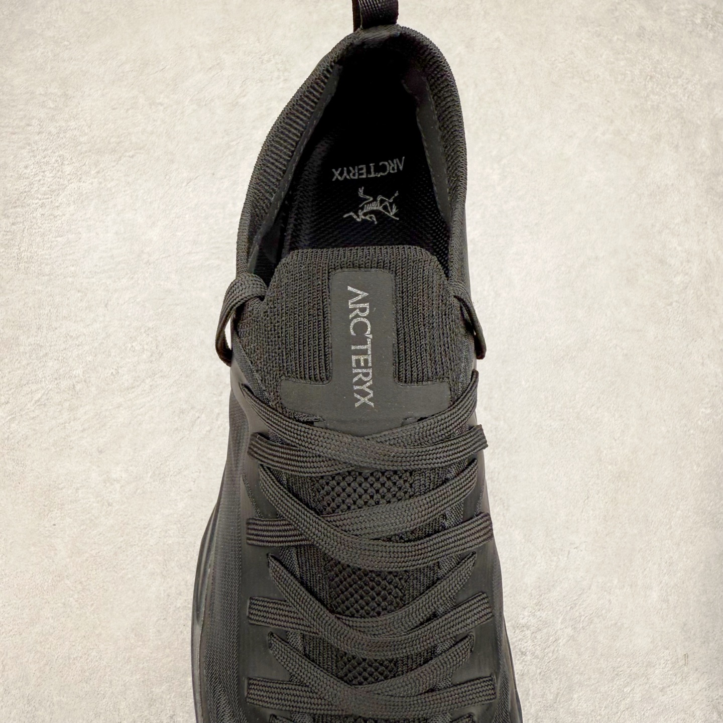 图片[5]-＃HP Arcteryx Vertex GTX 始祖鸟系带圆头防滑耐磨低帮登山鞋 Arcteryx中文名始祖鸟 加拿大户外服饰品牌 1989年创立于加拿大温哥华 始祖鸟来自加拿大海岸山脉 植根高山的专业户外品牌 始终秉承对精湛设计和工艺孜孜以求的准则 从1989年创立至今 Arcteryx始终不断在产品设计与做工上不惜工本 以满足始祖鸟的标准 品质、设计以及精简的理念造就了其良好的性能 并能满足严苛环境下的使用需求 尺码：36 37 38 39 40 41 42 43 44-选品中心