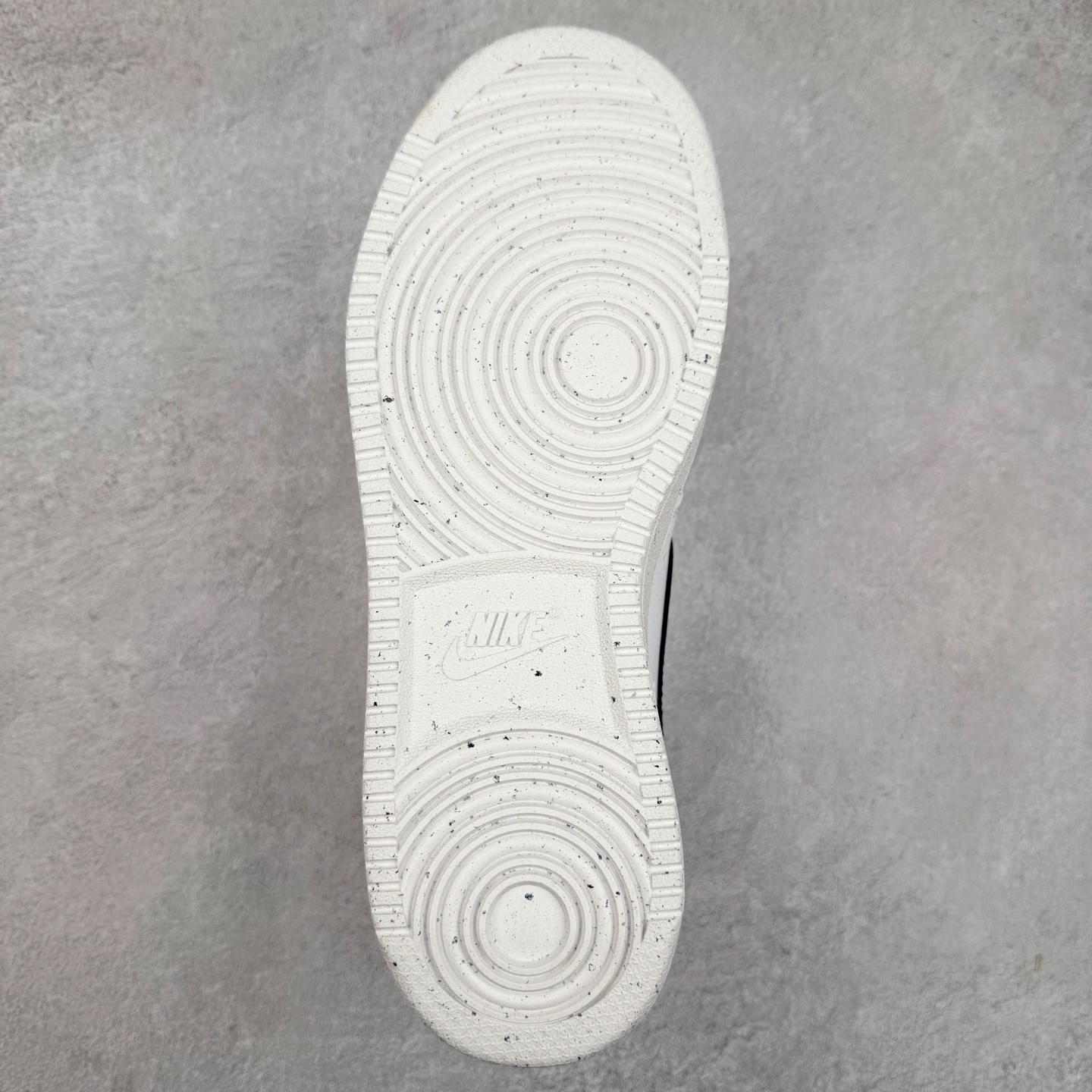 图片[9]-＃奥莱Zp订单福利 NK Court Vision Low CV低帮复古百搭透气休闲运动板鞋 经典耐用的设计 兼顾舒适脚感和出众风范 演绎匠心之作 结构性的支撑贴合感结合复古篮球设计 塑就场外全明星风范 奥莱zp订单 直播间399 499一样的东西 帮你省钱 支持各种鉴定 尺码：40 40.5 41 42 42.5-选品中心