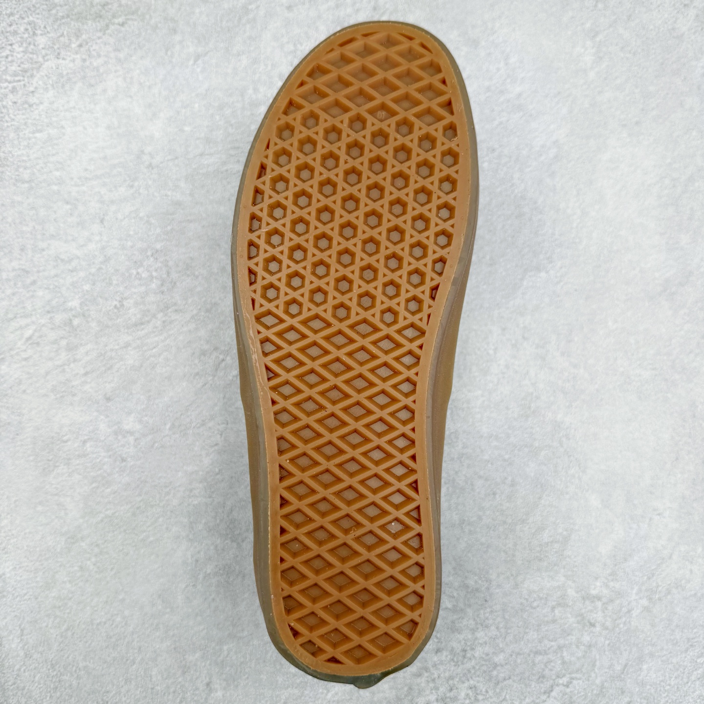 图片[9]-Vans Premium Authentic 翻毛皮 复古半透明生胶底 官方新款 经典Aut鞋型搭配麂皮鞋身 质感拉满 轻盈的透明生胶大底 解放厚重脚感 货号：VN000CRQ6RJ 黑灰 货号：VN000CRQBYS 米灰 尺码：35 36 36.5 37 38 38.5 39 40 40.5 41 42 42.5 43 44 硫化工艺：1：1（真标、原钢印、材质标、鞋型标、合格证）-选品中心