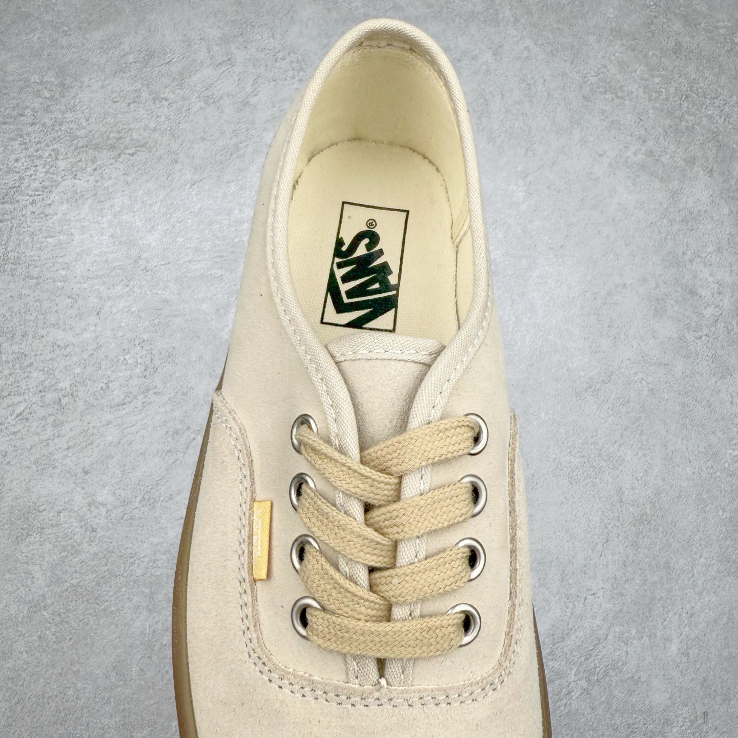 图片[5]-Vans Premium Authentic 翻毛皮 复古半透明生胶底 官方新款 经典Aut鞋型搭配麂皮鞋身 质感拉满 轻盈的透明生胶大底 解放厚重脚感 货号：VN000CRQ6RJ 黑灰 货号：VN000CRQBYS 米灰 尺码：35 36 36.5 37 38 38.5 39 40 40.5 41 42 42.5 43 44 硫化工艺：1：1（真标、原钢印、材质标、鞋型标、合格证）-选品中心