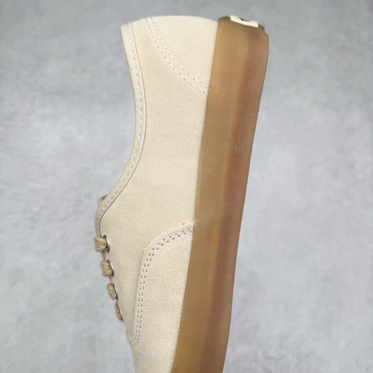 图片[7]-Vans Premium Authentic 翻毛皮 复古半透明生胶底 官方新款 经典Aut鞋型搭配麂皮鞋身 质感拉满 轻盈的透明生胶大底 解放厚重脚感 货号：VN000CRQ6RJ 黑灰 货号：VN000CRQBYS 米灰 尺码：35 36 36.5 37 38 38.5 39 40 40.5 41 42 42.5 43 44 硫化工艺：1：1（真标、原钢印、材质标、鞋型标、合格证）-选品中心