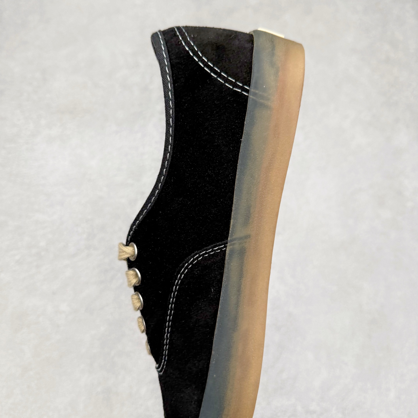 图片[7]-Vans Premium Authentic 翻毛皮 复古半透明生胶底 官方新款 经典Aut鞋型搭配麂皮鞋身 质感拉满 轻盈的透明生胶大底 解放厚重脚感 货号：VN000CRQ6RJ 黑灰 货号：VN000CRQBYS 米灰 尺码：35 36 36.5 37 38 38.5 39 40 40.5 41 42 42.5 43 44 硫化工艺：1：1（真标、原钢印、材质标、鞋型标、合格证）-选品中心