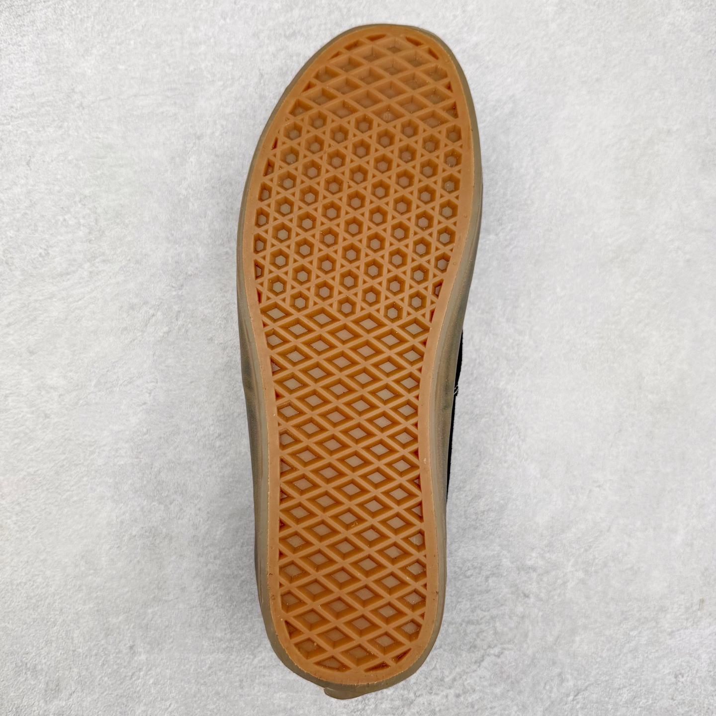 图片[9]-Vans Premium Authentic 翻毛皮 复古半透明生胶底 官方新款 经典Aut鞋型搭配麂皮鞋身 质感拉满 轻盈的透明生胶大底 解放厚重脚感 货号：VN000CRQ6RJ 黑灰 货号：VN000CRQBYS 米灰 尺码：35 36 36.5 37 38 38.5 39 40 40.5 41 42 42.5 43 44 硫化工艺：1：1（真标、原钢印、材质标、鞋型标、合格证）-选品中心