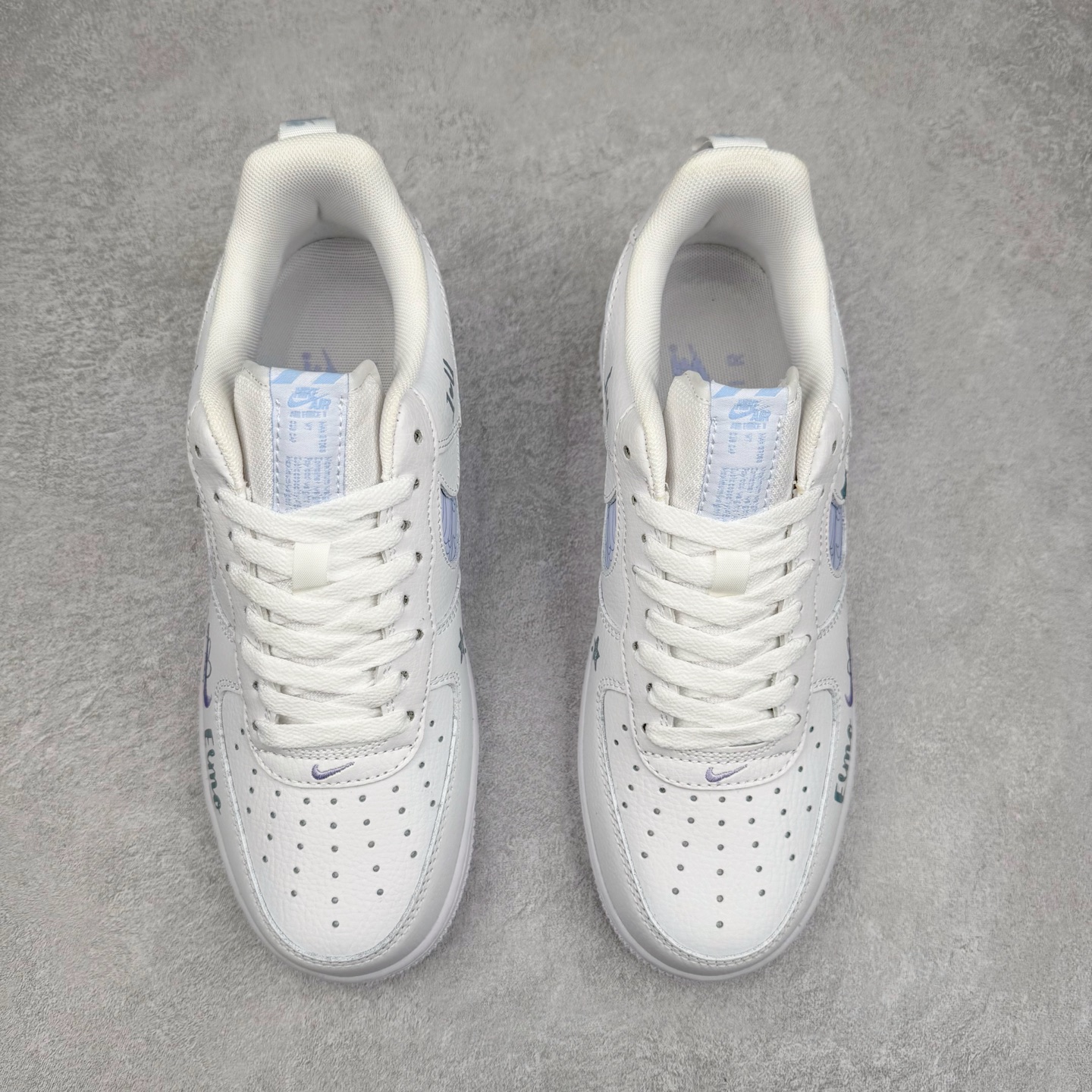 图片[2]-NK Air Force 1´07 Low 空军一号低帮百搭休闲运动板鞋 FB8971-080 柔软、弹性十足的缓震性能和出色的中底设计 横跨复古与现代的外型结合 造就出风靡全球 三十多年的Force 1 直到今天还深受青睐 实拍调校N版已经零色差零失真 百分百还原实物色彩所见即所得 不存在货不对板色差等低级问题 选购参考实物拍摄 不混卖不参货 只用心做好货严格选品 承诺混一赔十 尺码：36 36.5 37.5 38 38.5 39 40 40.5 41 42 42.5 43 44 44.5 45-选品中心